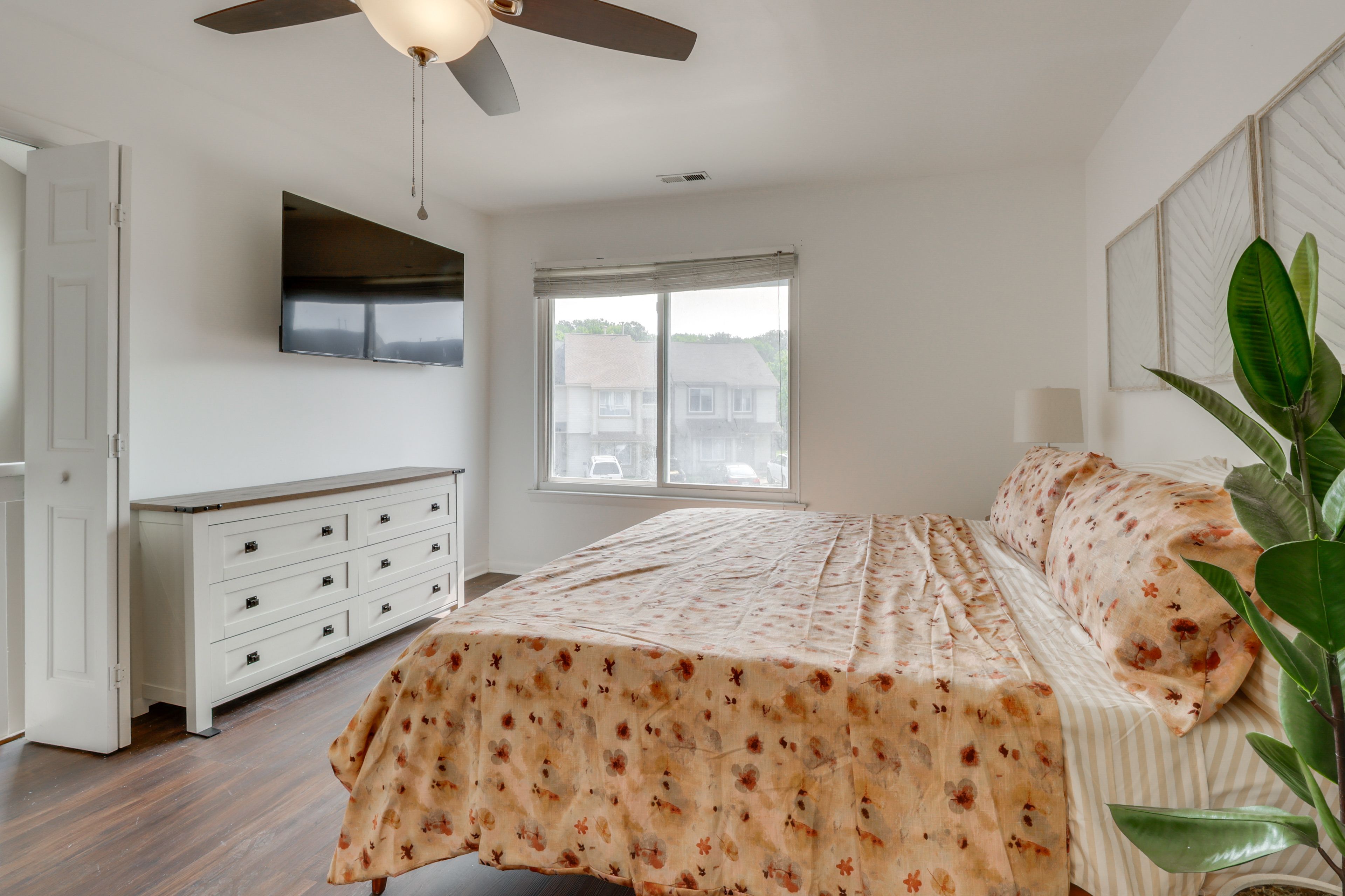 Bedroom 1 | King Bed | Linens Provided | 2nd Floor
