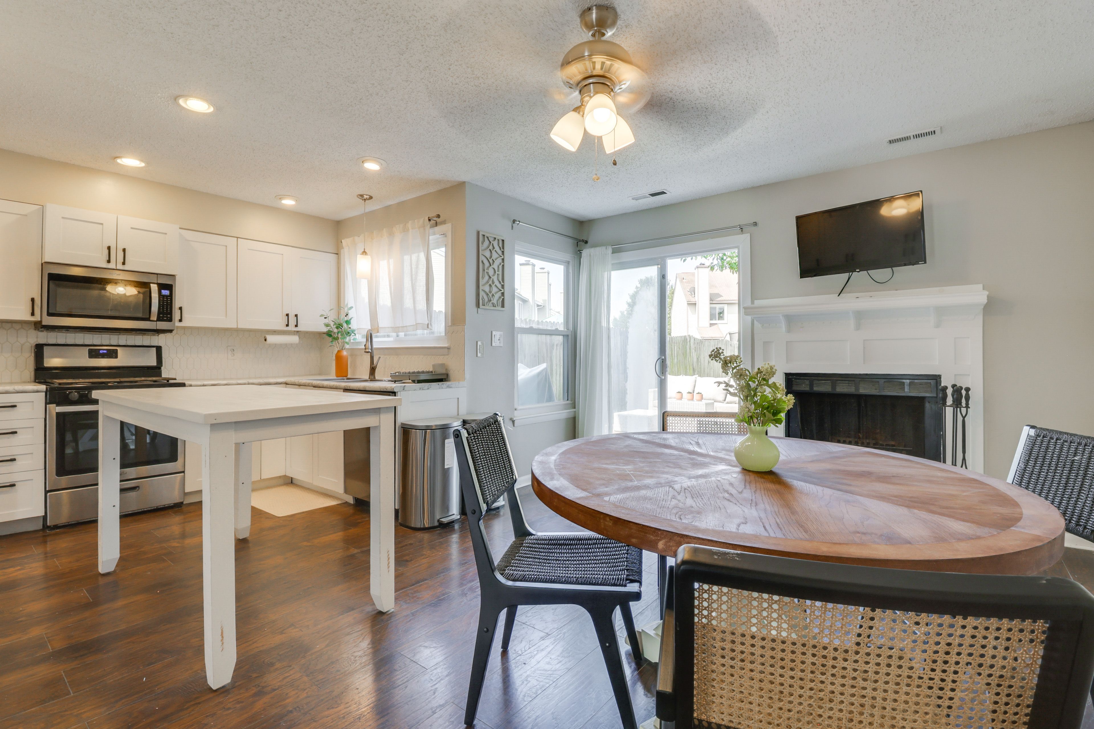 Dining Area | Dishware & Flatware | Central A/C & Heat | 1st Floor
