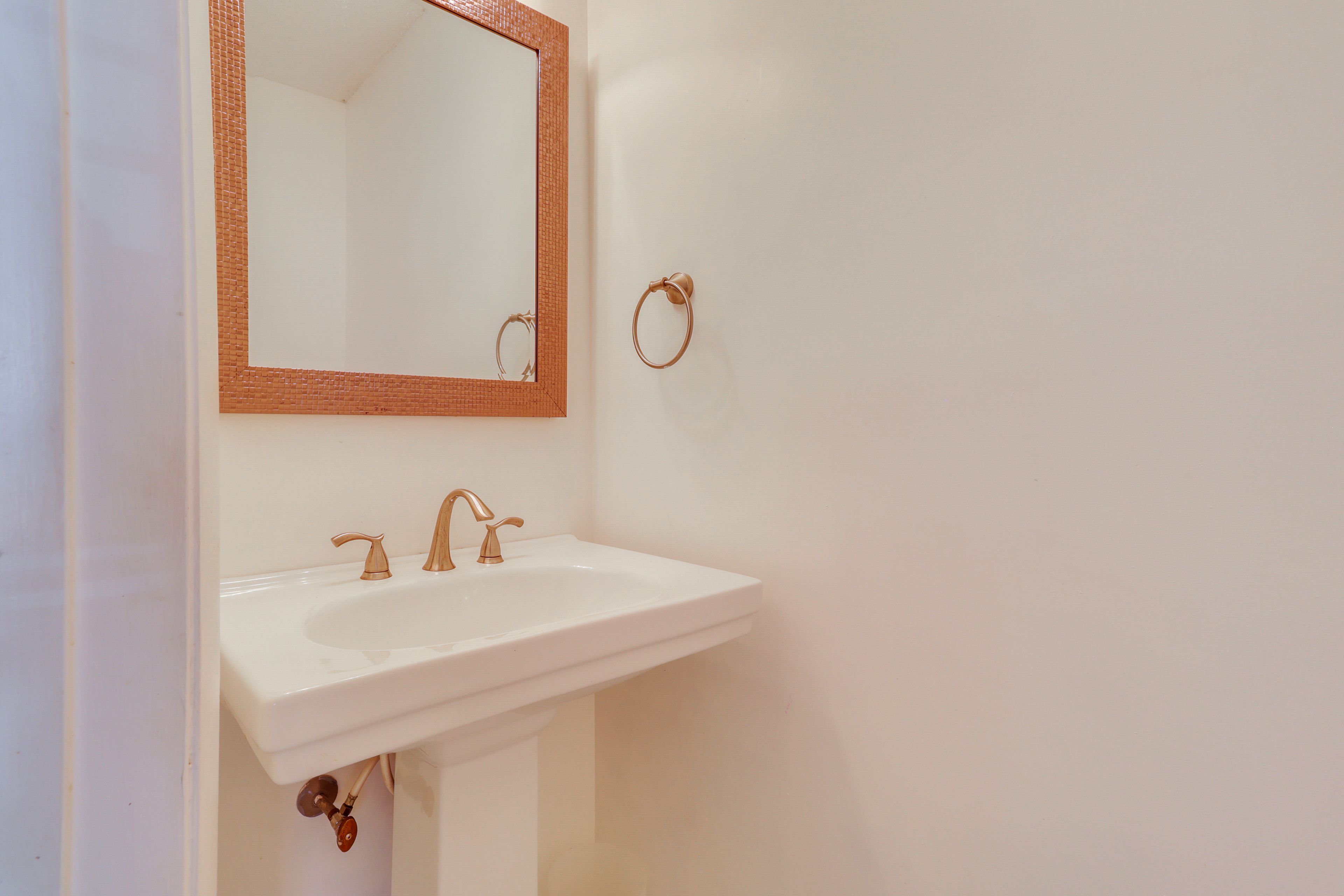 Half Bathroom | 1st Floor