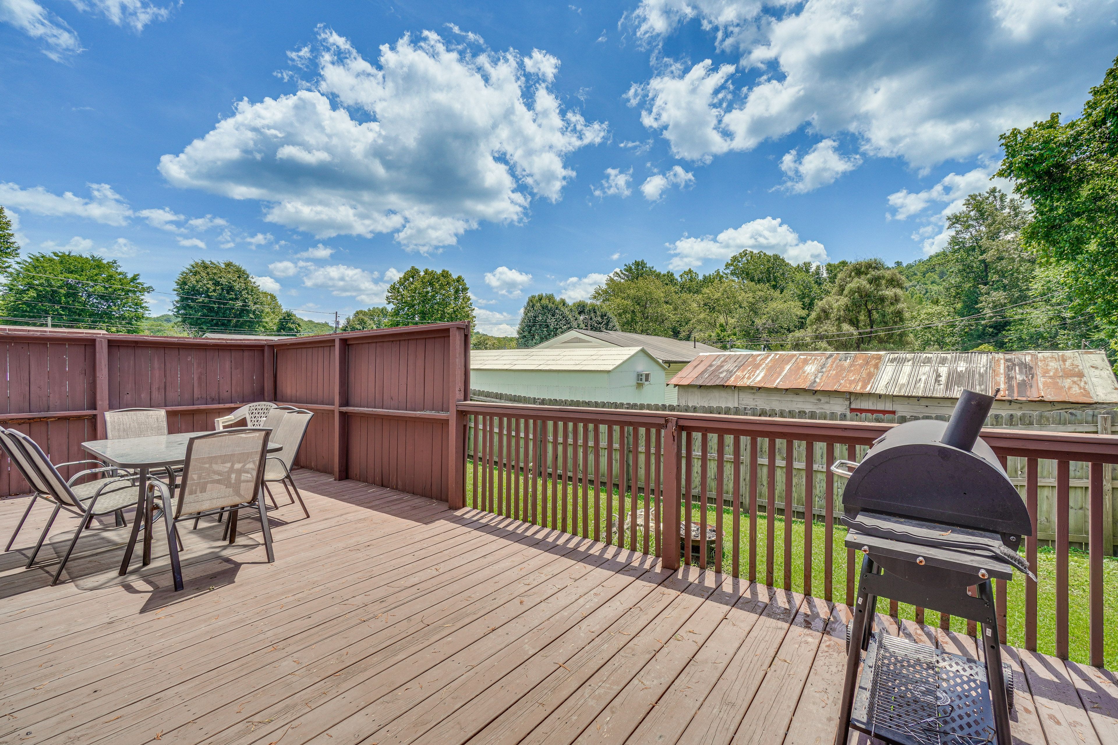 Deck | Charcoal Grill | Outdoor Dining Area