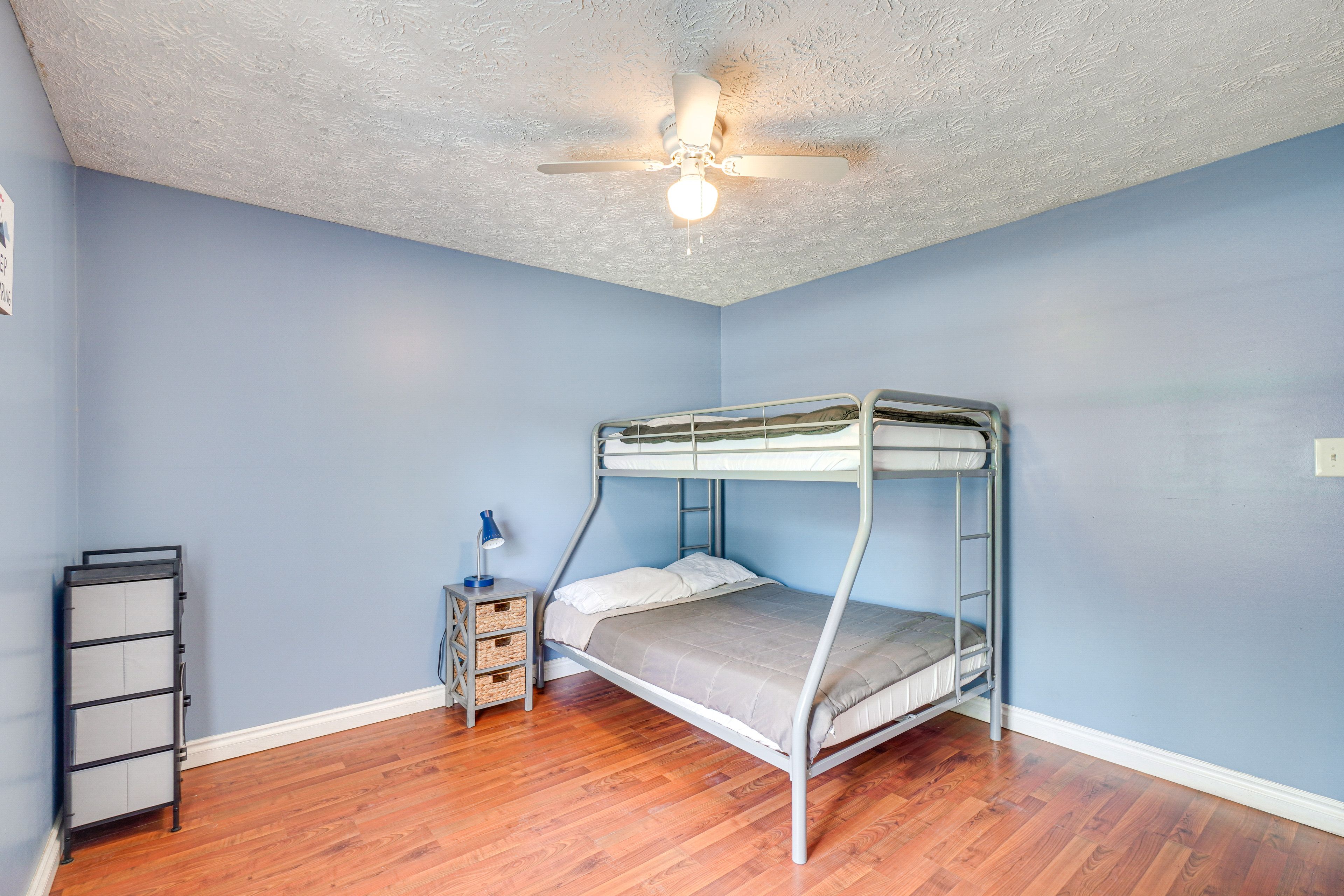 Bedroom 4 | Twin/Full Bunk Bed