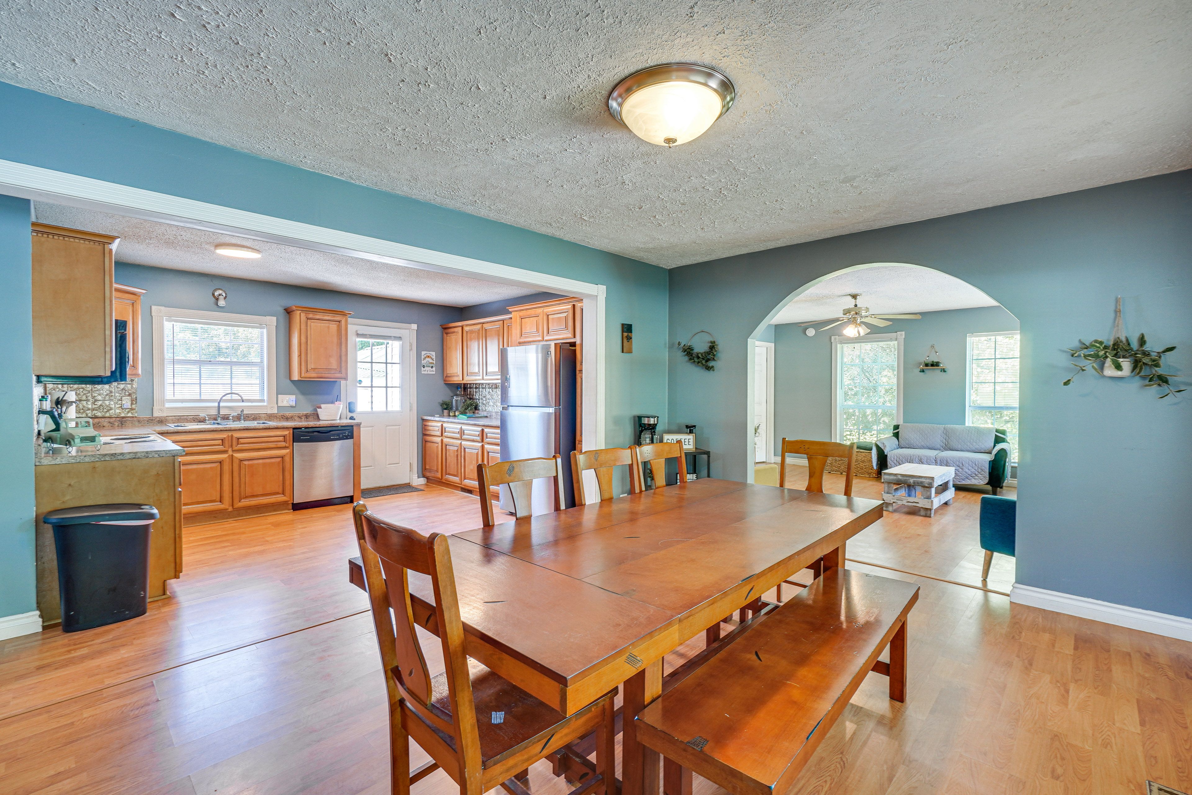 Dining Area | Dishware/Flatware | Central Heating & A/C | Free WiFi