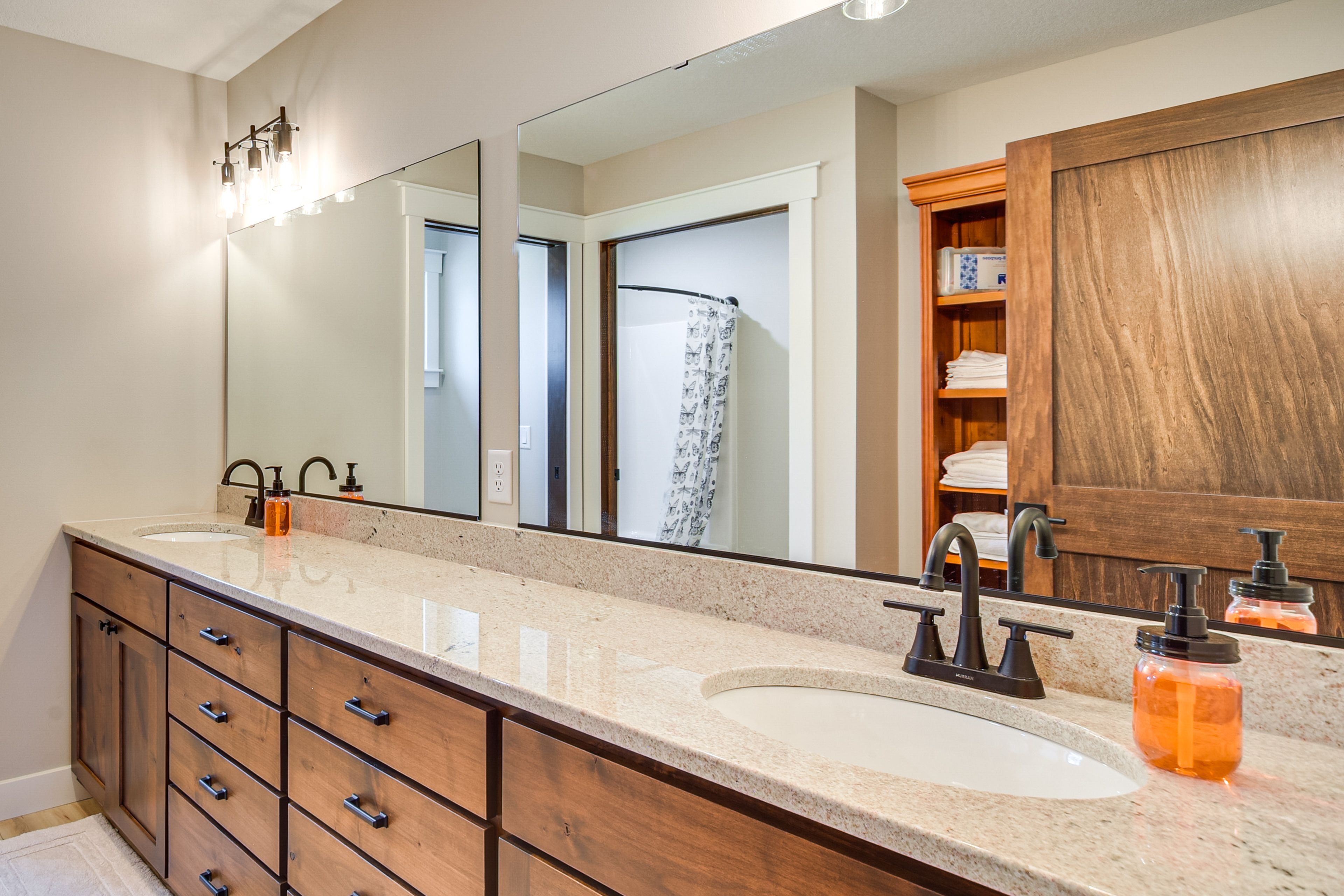 Bathroom | 2nd Floor