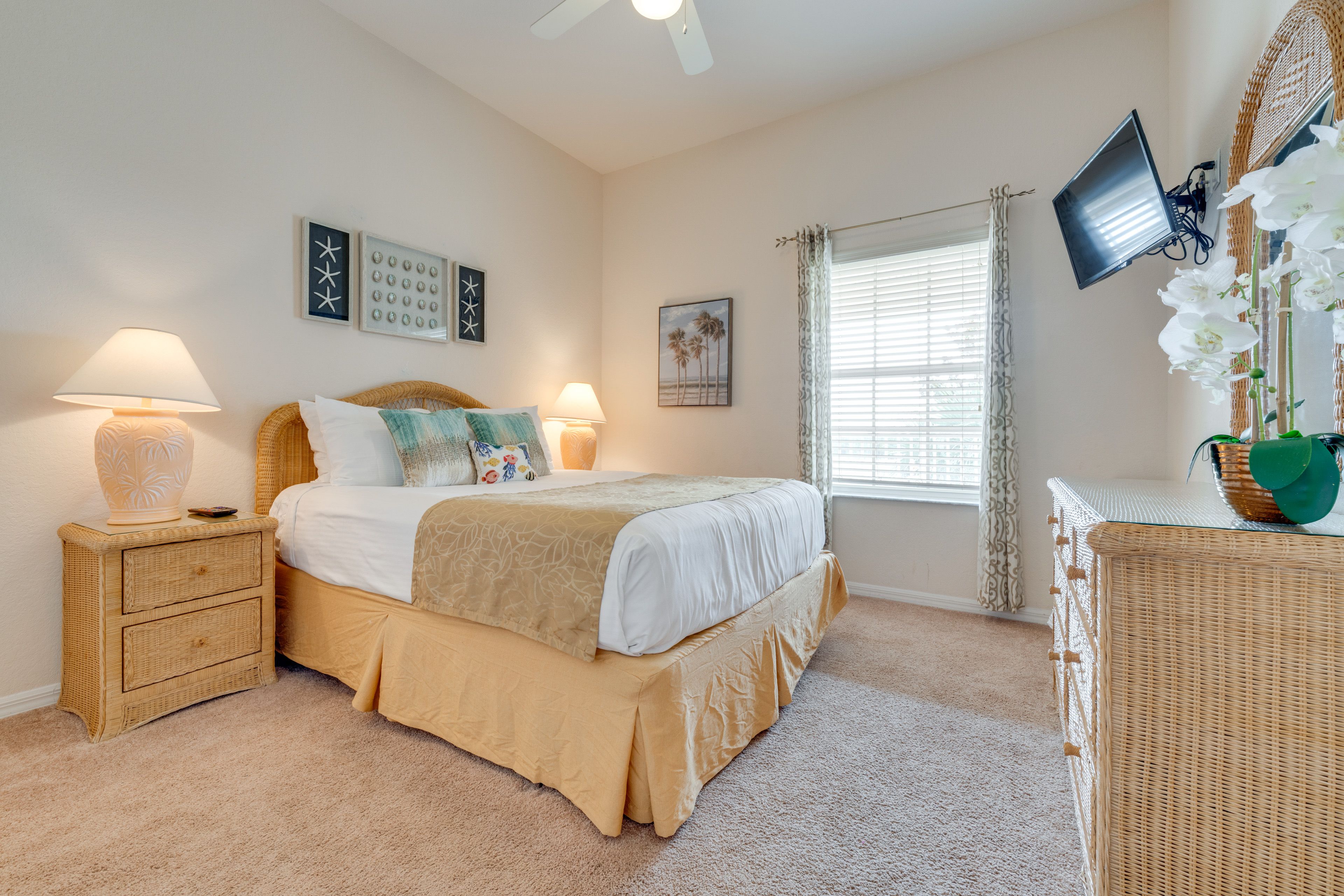 Bedroom 2 | Queen Bed