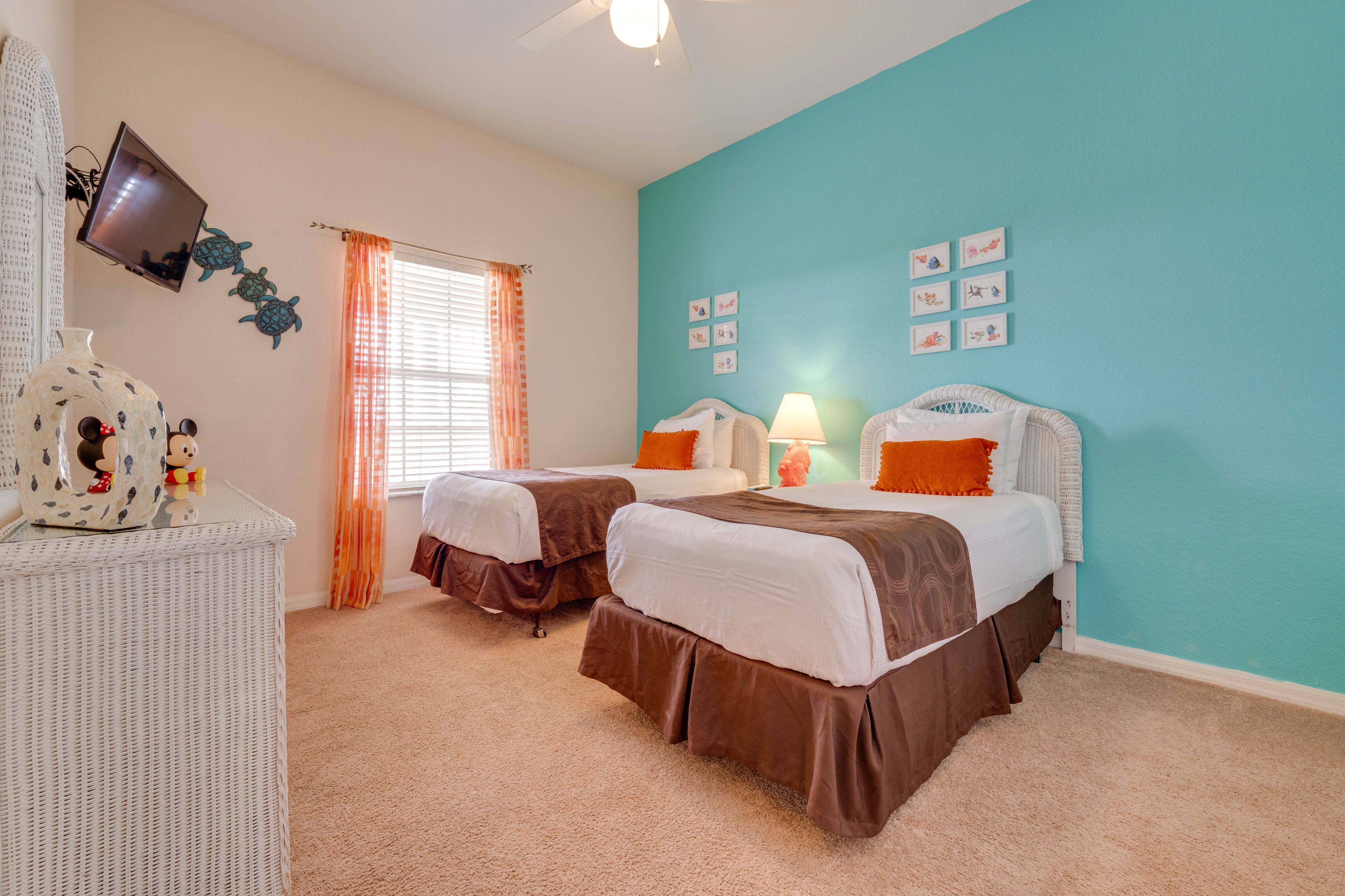 Bedroom 3 | 2 Twin Beds | Flat-Screen TV