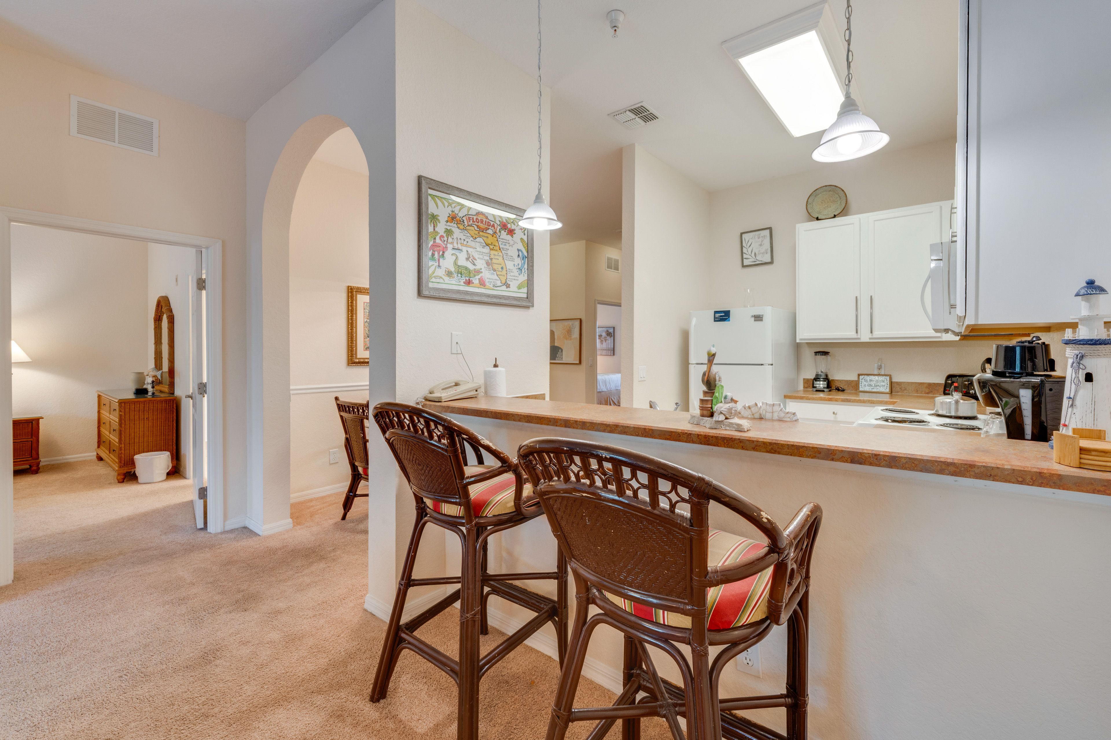 Breakfast Bar w/ Seating