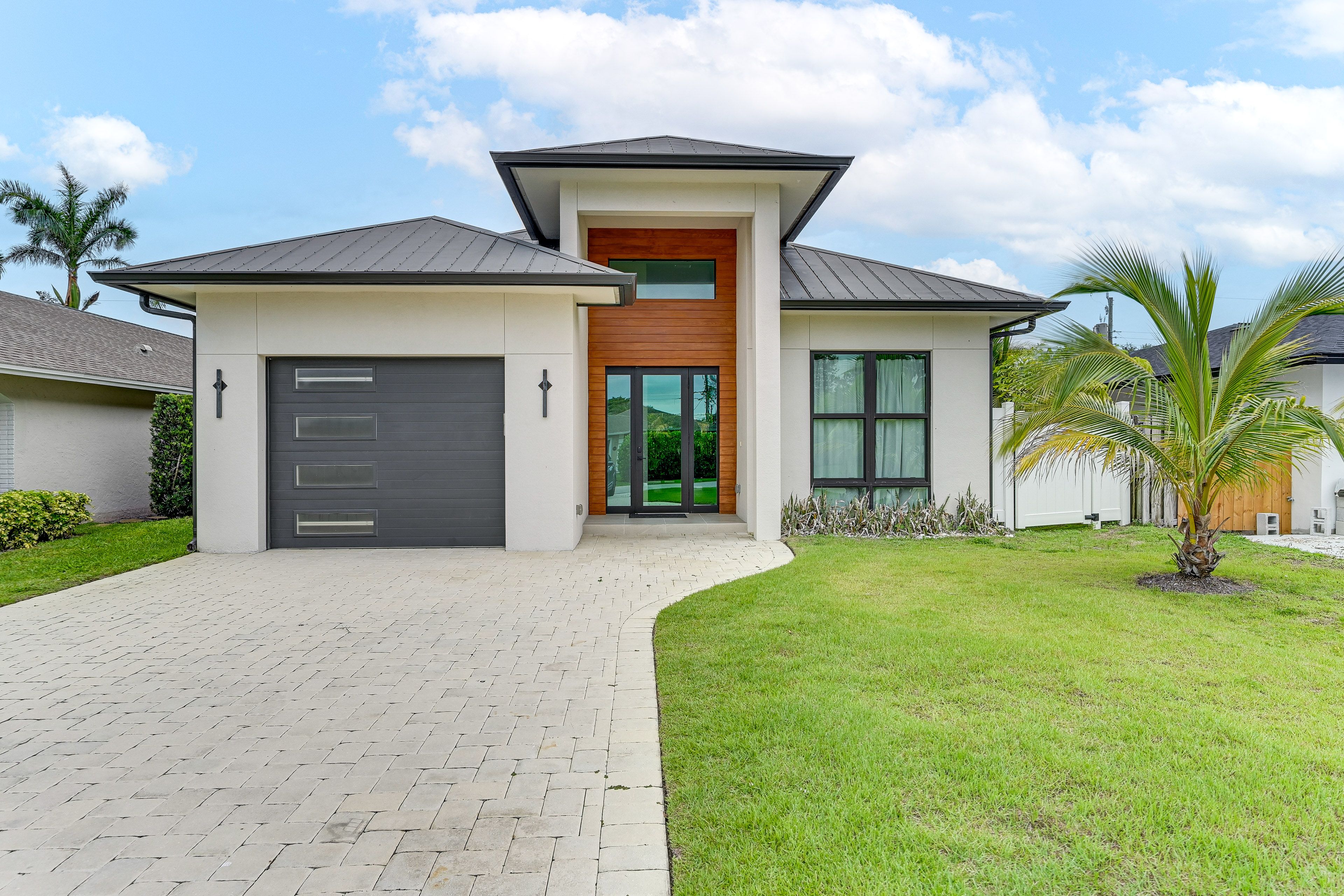 Exterior | Driveway (4 Vehicles)