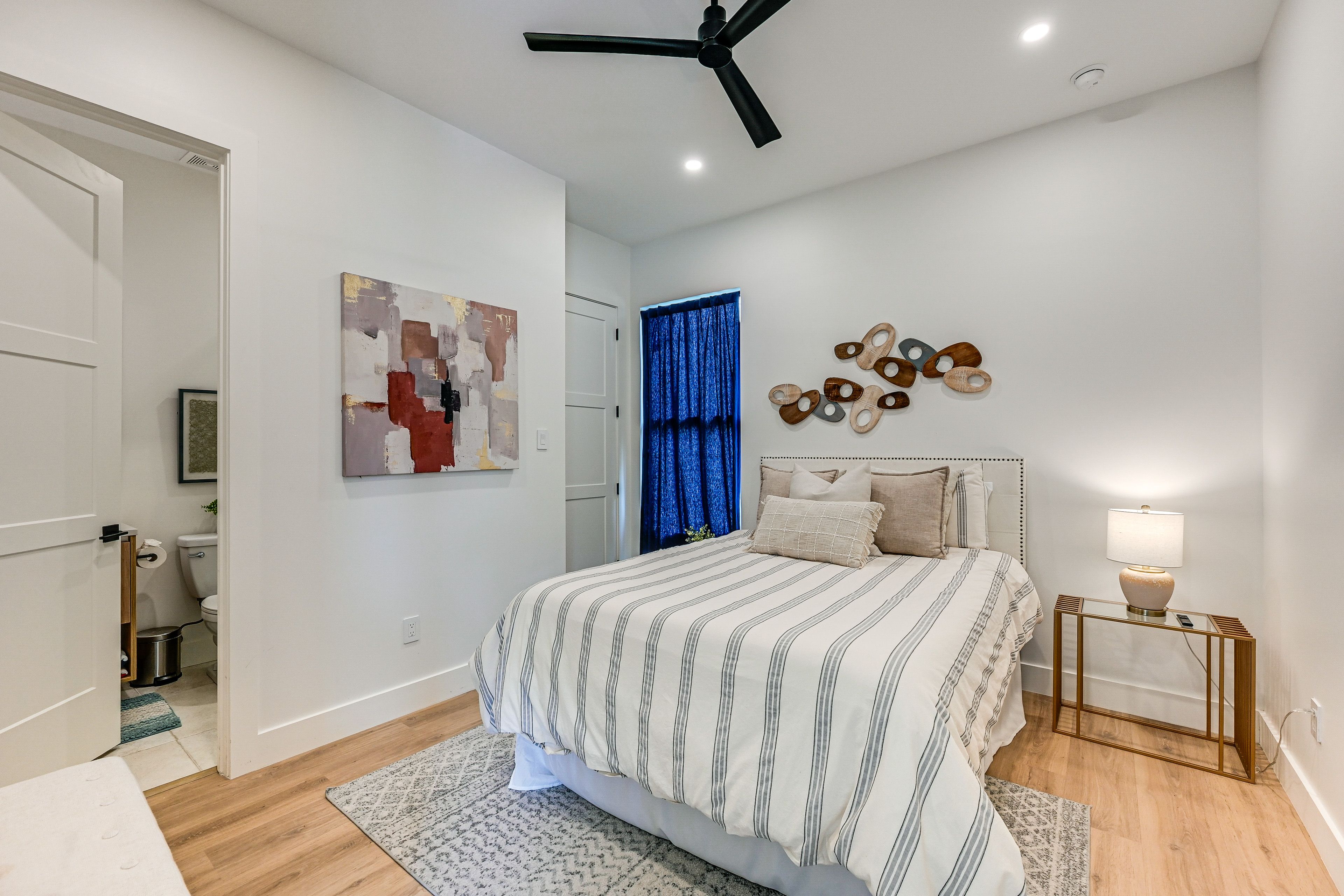 Bedroom 3 | Queen Bed