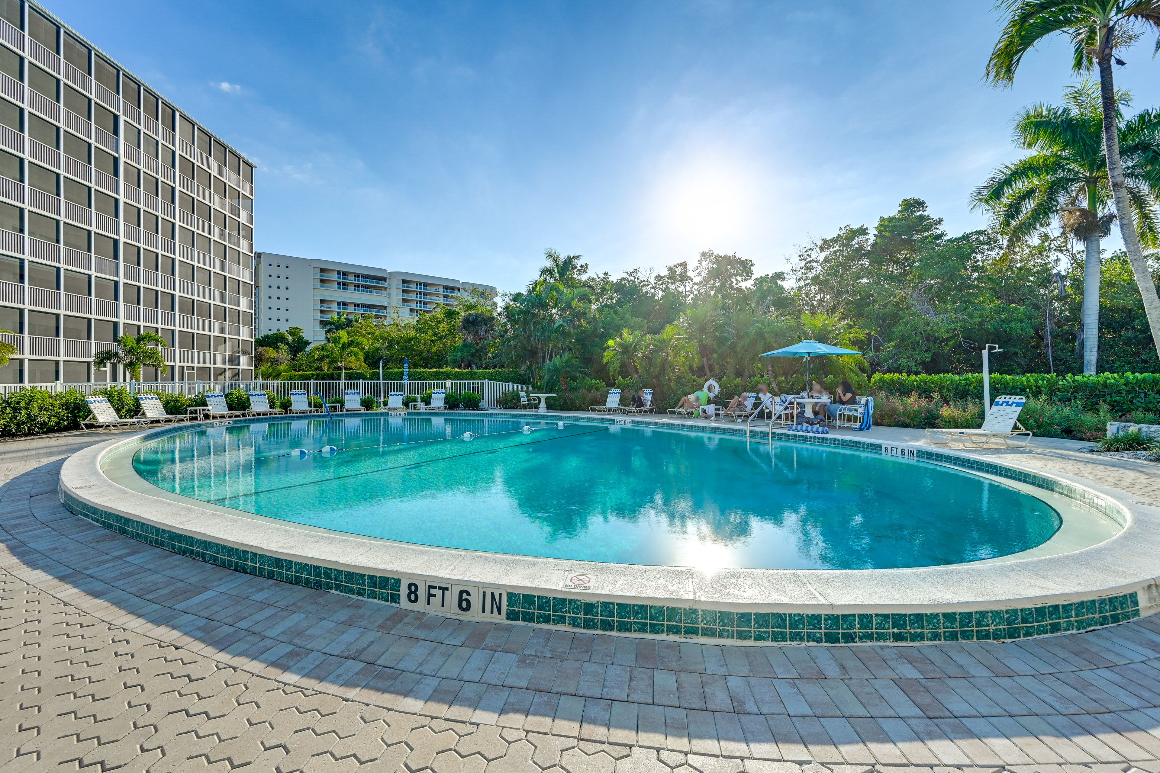 Vanderbilt Towers | Community Amenities | Outdoor Pool | Grilling Area