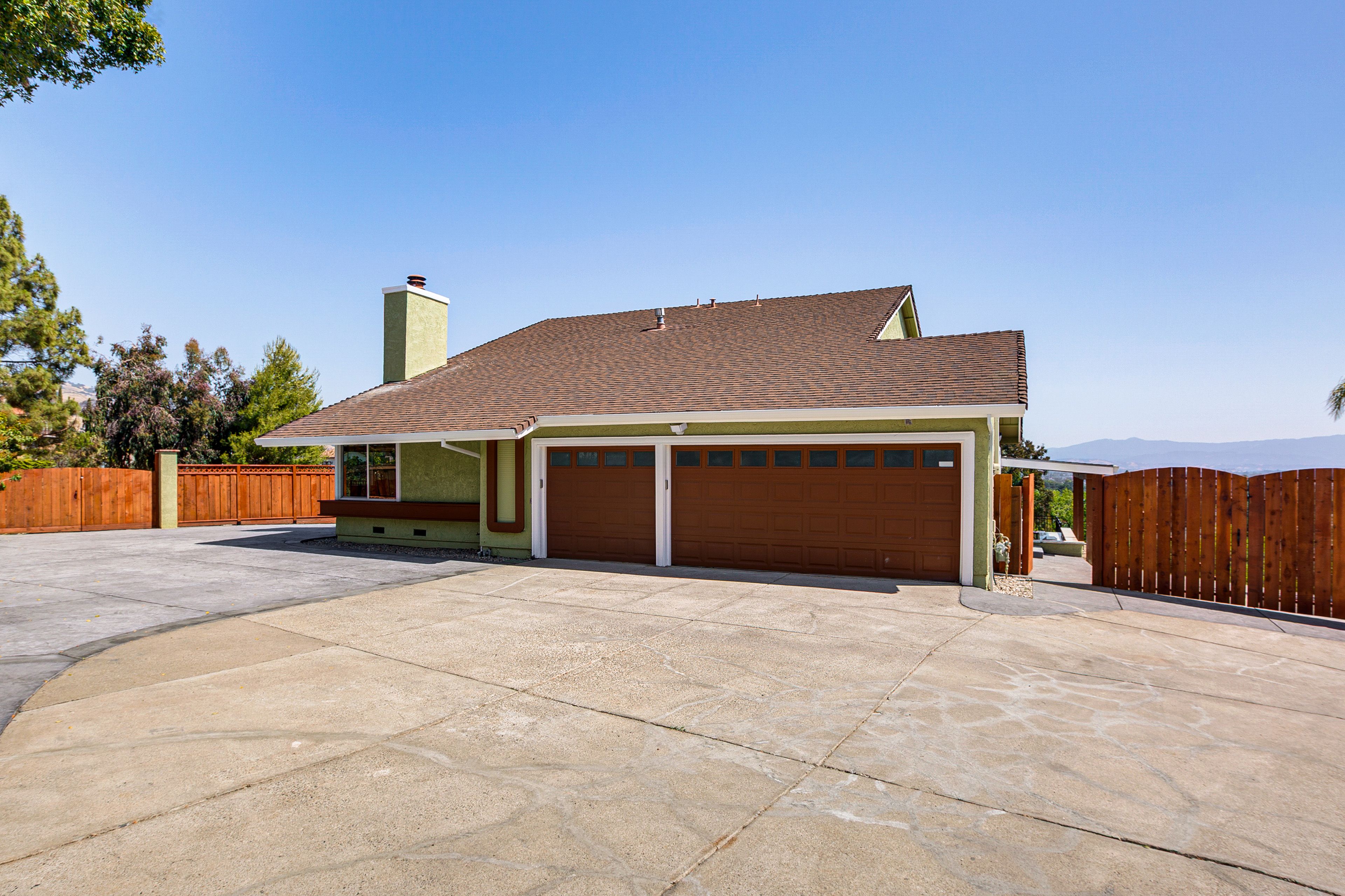 Parking | Driveway (6 Vehicles) | RV/Trailer Parking Allowed On-Site | Street