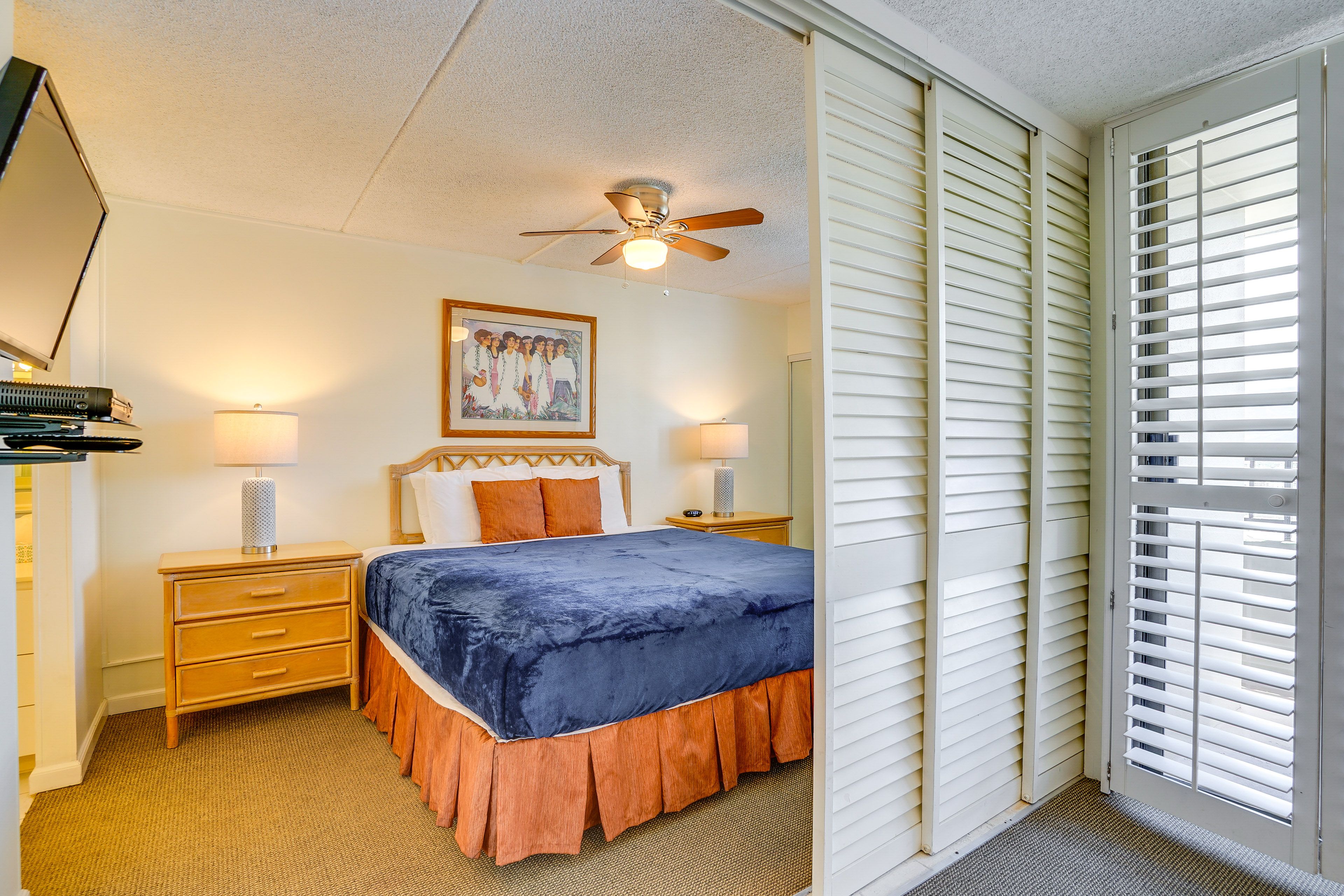 Deluxe Studio | King Bed | Linens