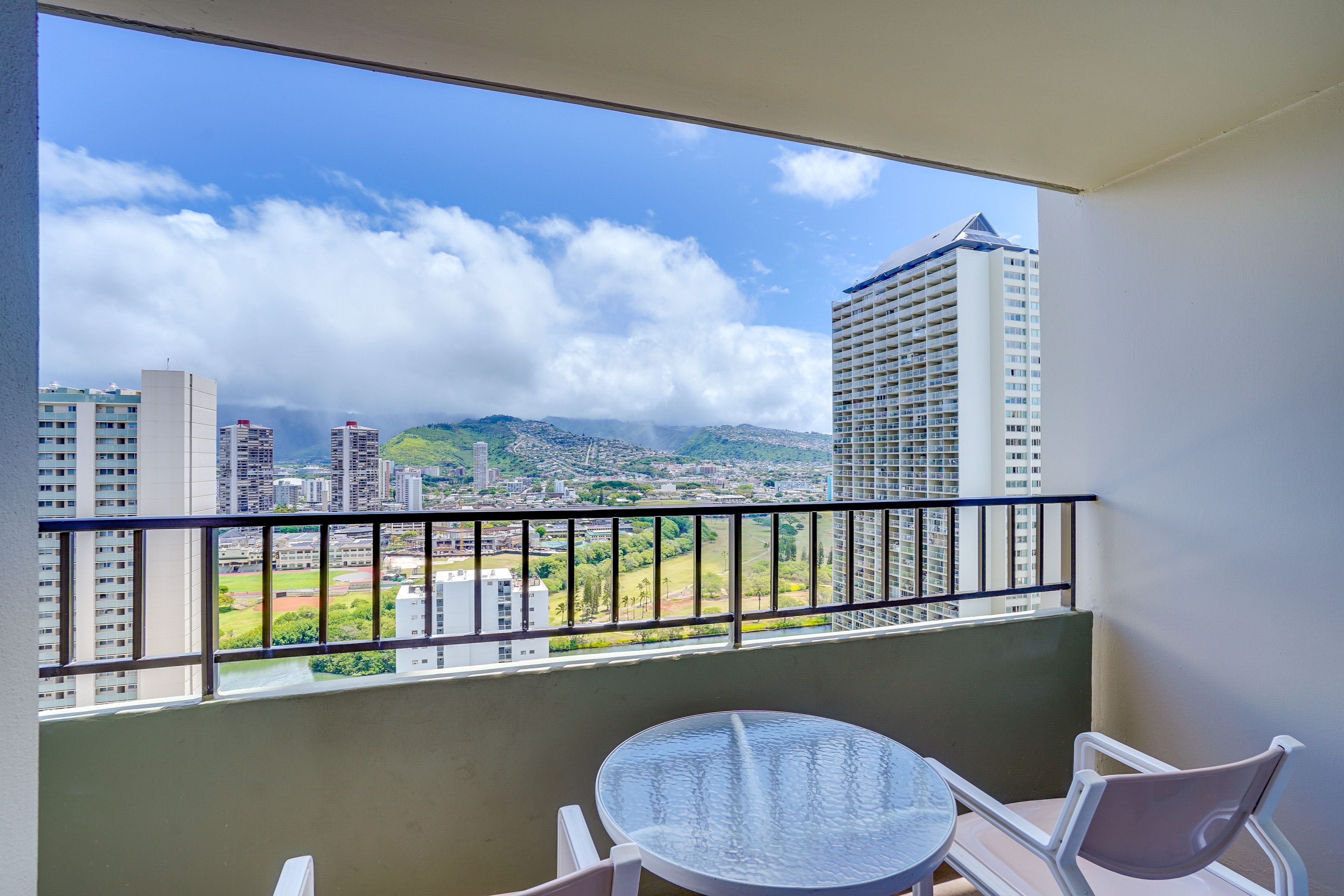 Honolulu Vacation Rental | Deluxe Studio | 1BA | 445 Sq Ft | Step-Free Access