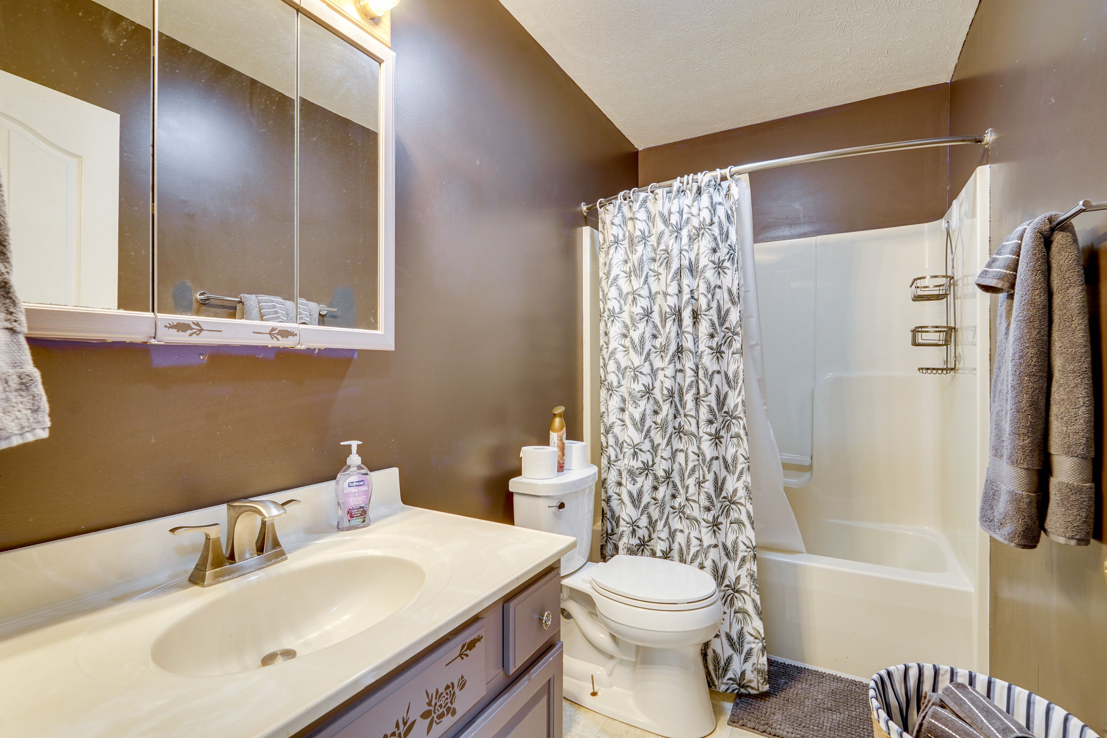 Full Bathroom | Lower Floor