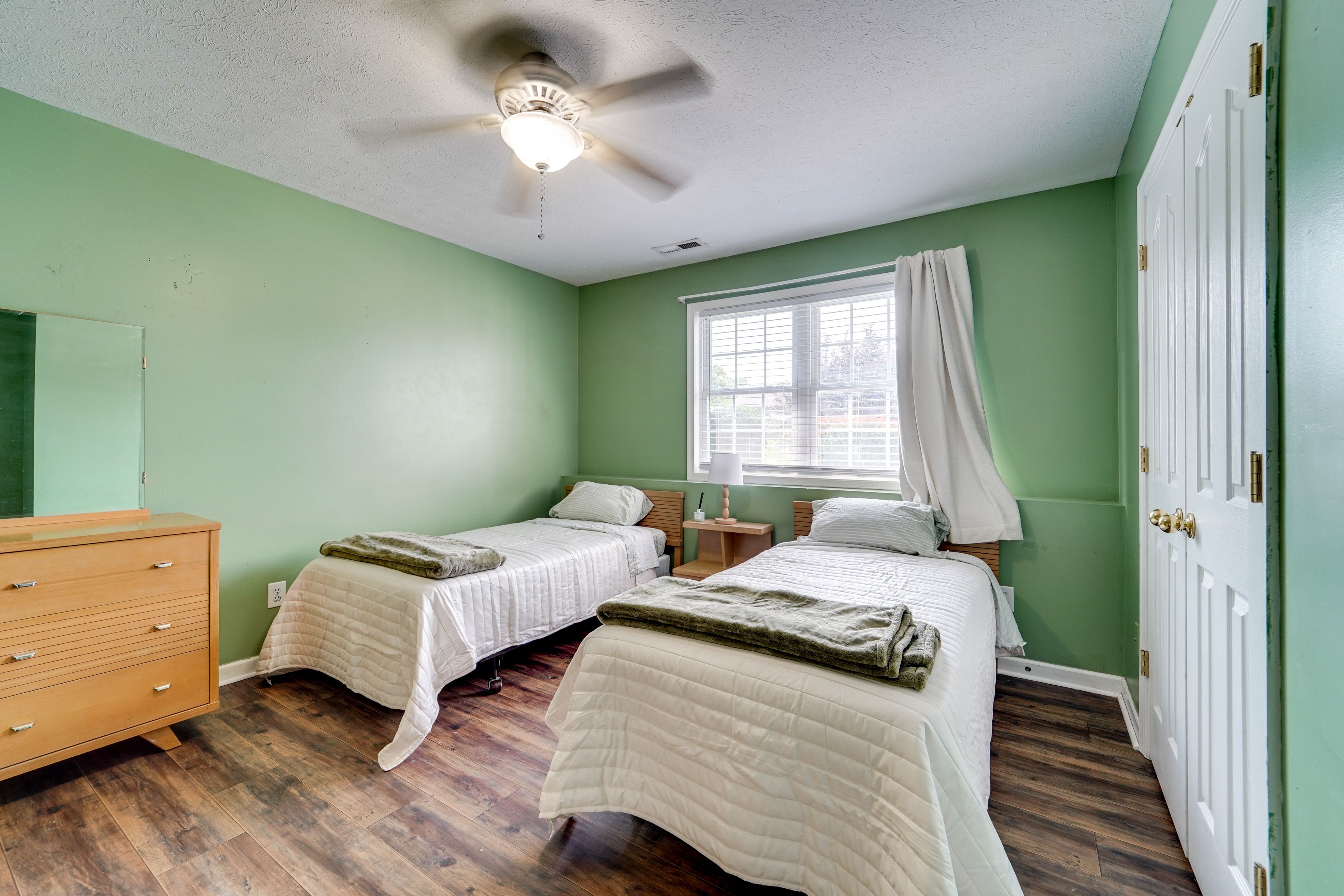 Bedroom 3 | 2 Twin Beds | Lower Floor