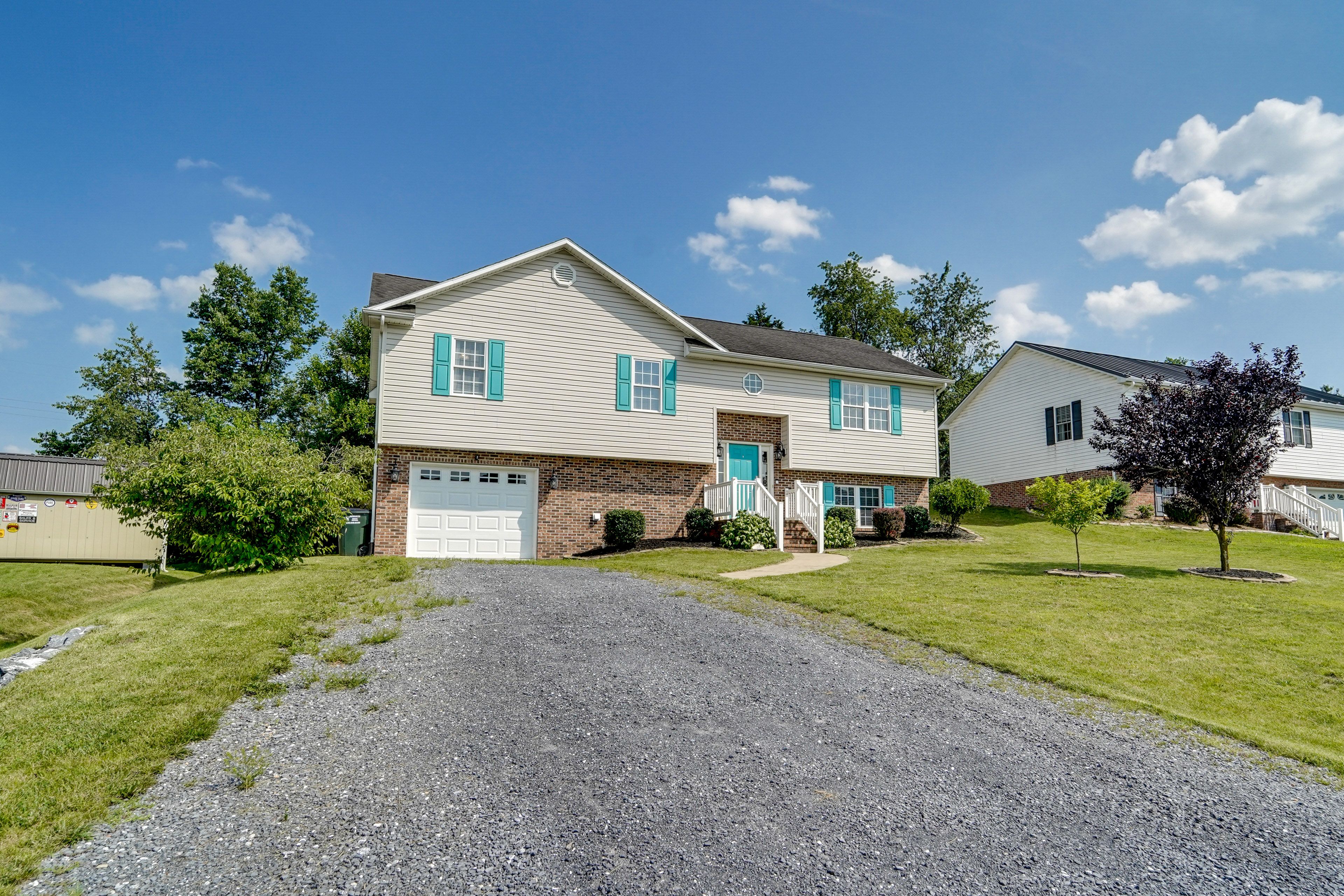 Parking | Driveway (2 Vehicles) | Garage Not Available