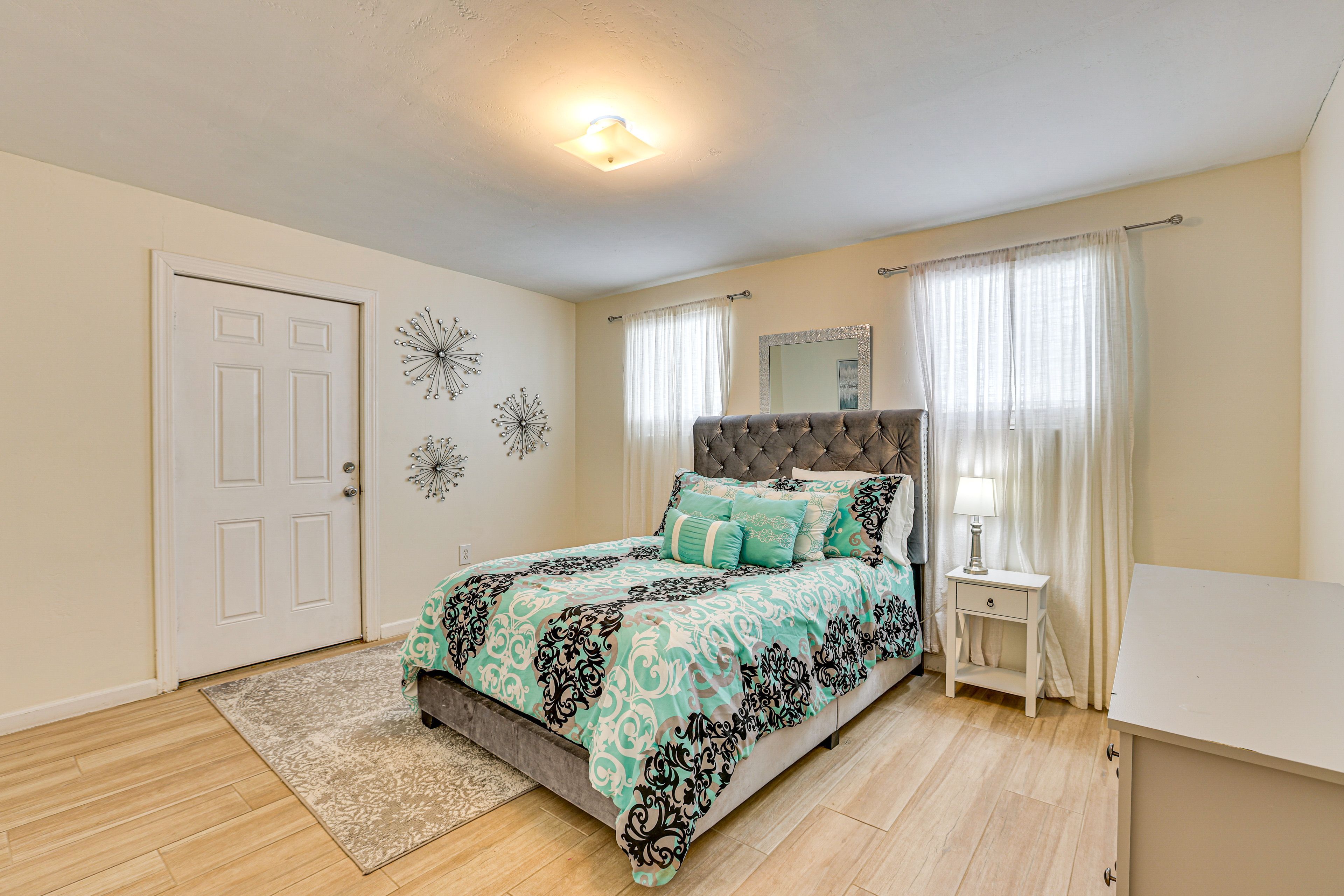 Bedroom 2 | Queen Bed