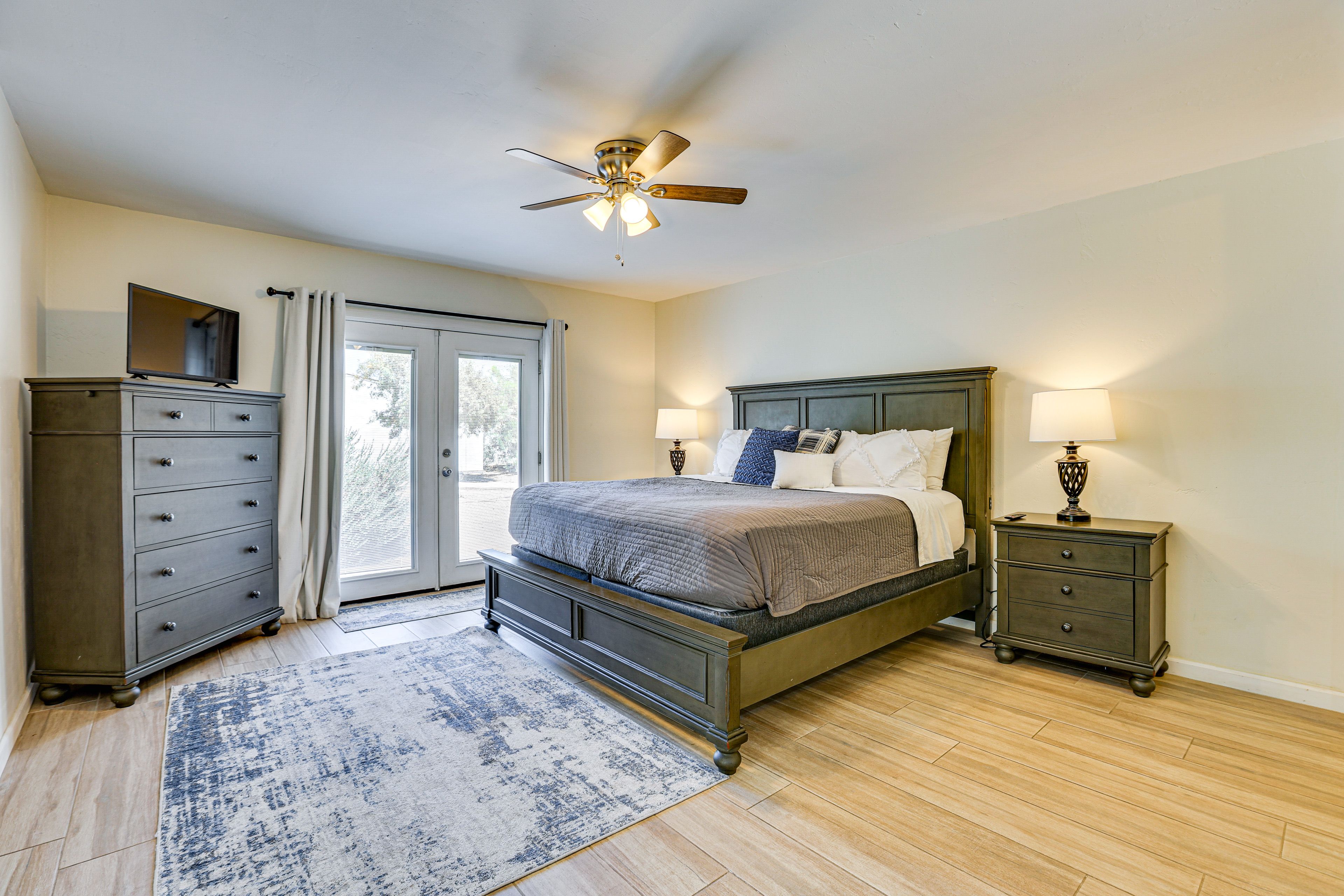 Bedroom 1 | King Bed | Smart TV | Linens Provided