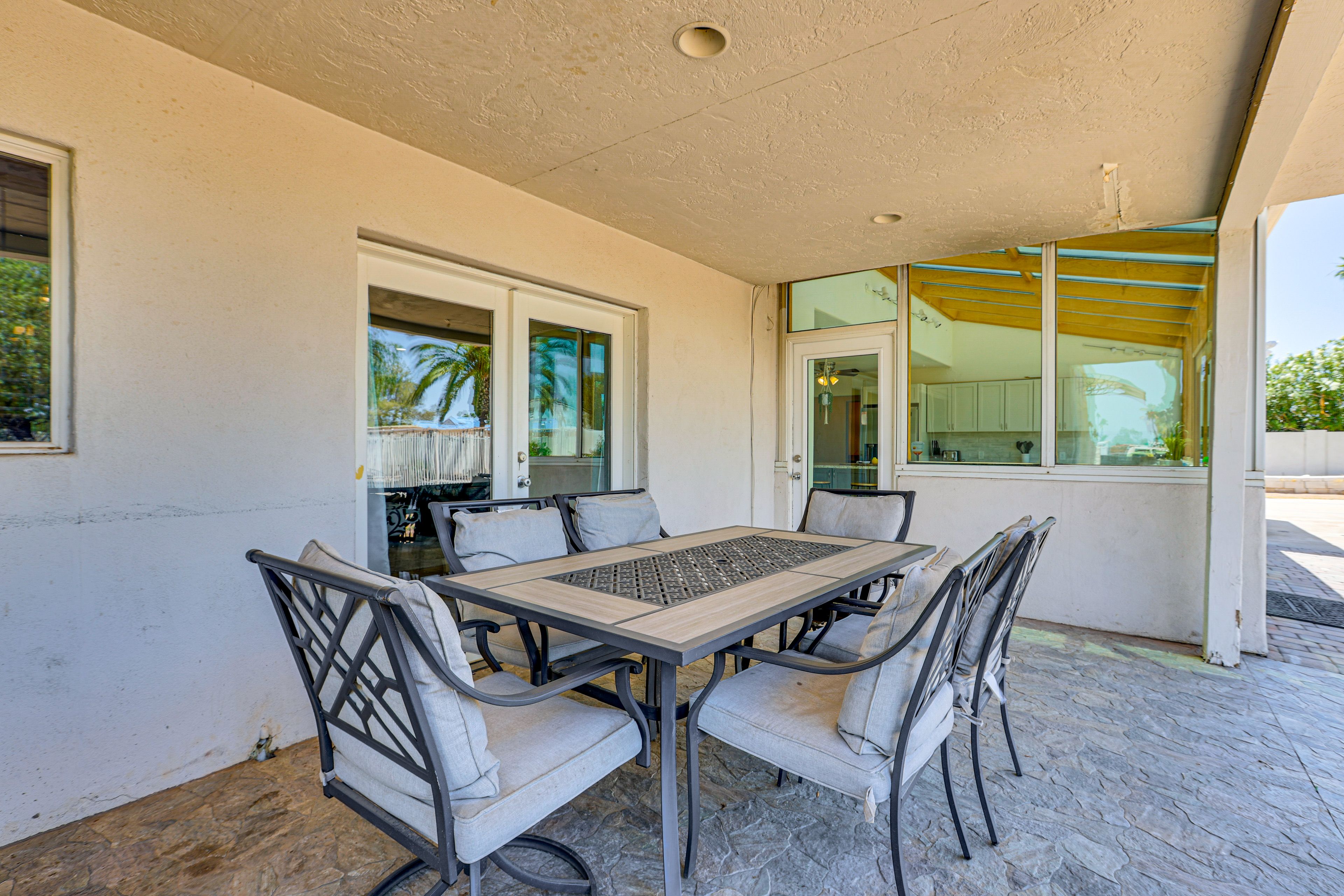 Covered Patio | Gas Grill