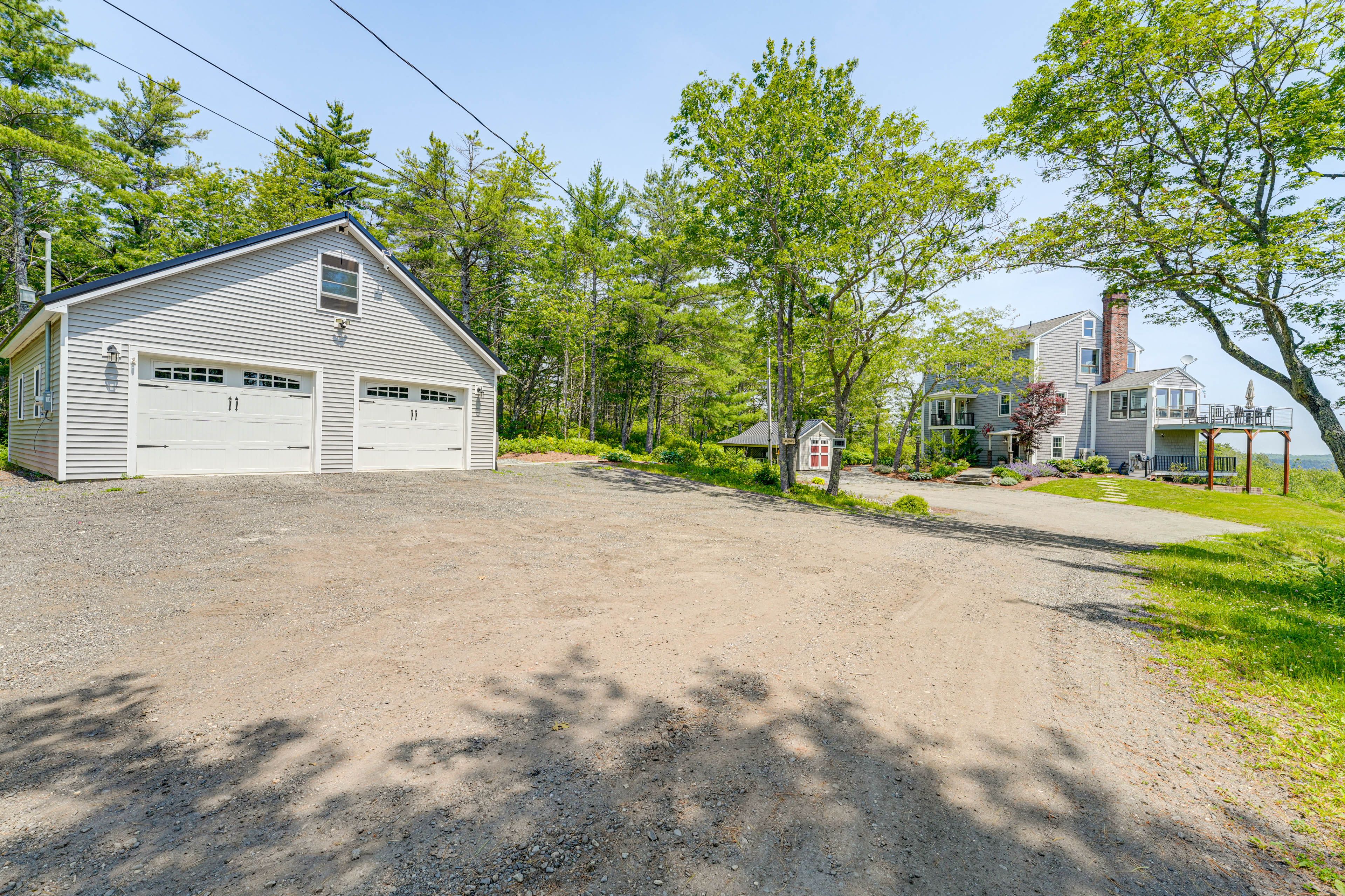 Parking | Driveway (6 Vehicles) | RV/Trailer Parking Allowed