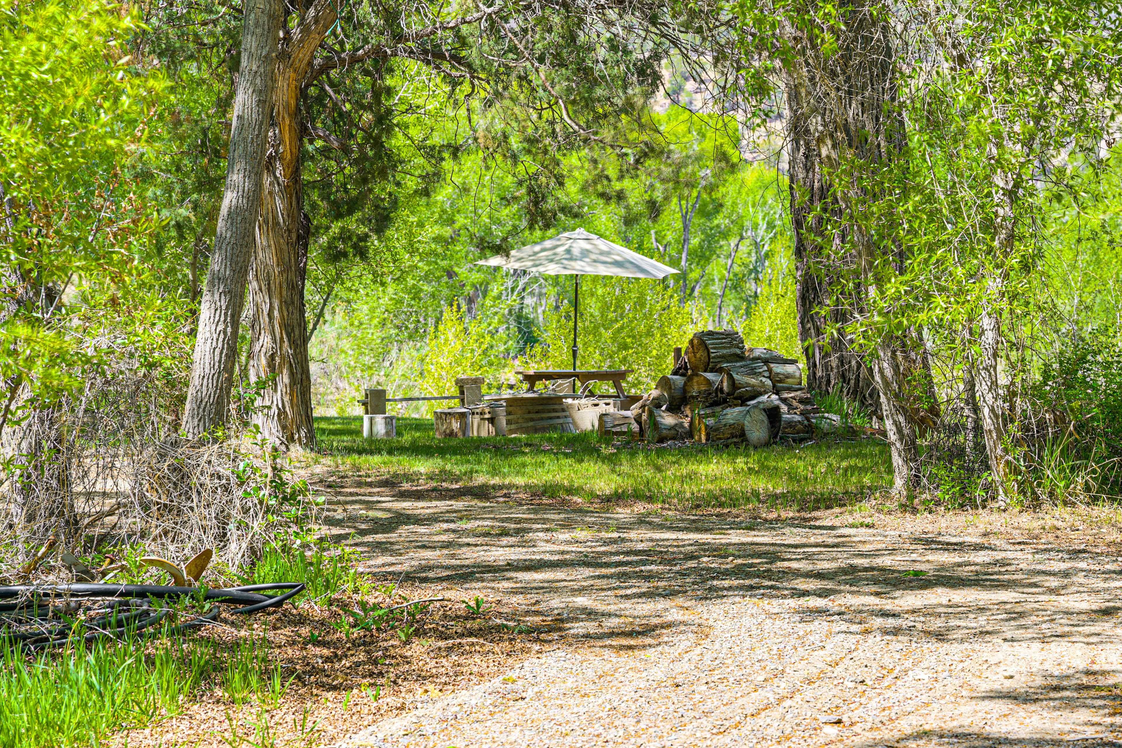 Property Exterior | Picnic Area | Fire Pit