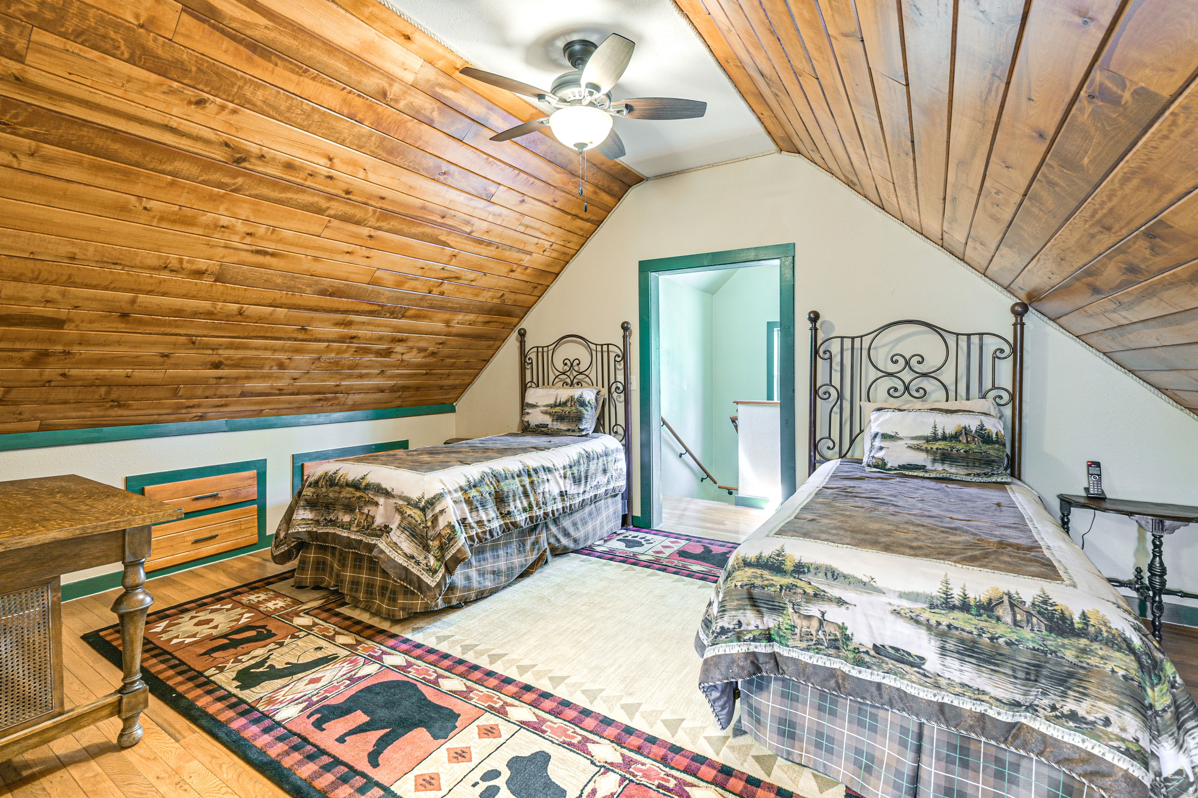 Bedroom 2 | Queen Bed | 2 Twin Beds | 2nd Floor