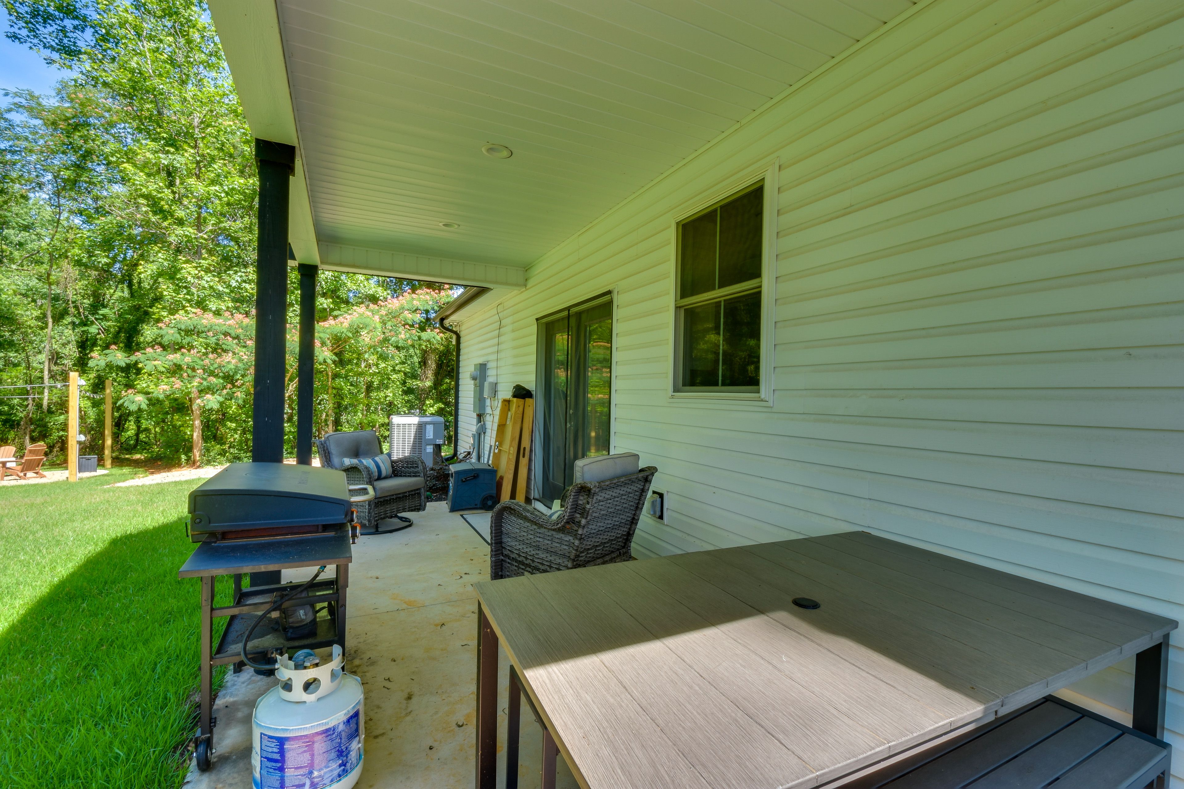 House Exterior | Covered Patio | Gas Griddle | Cornhole