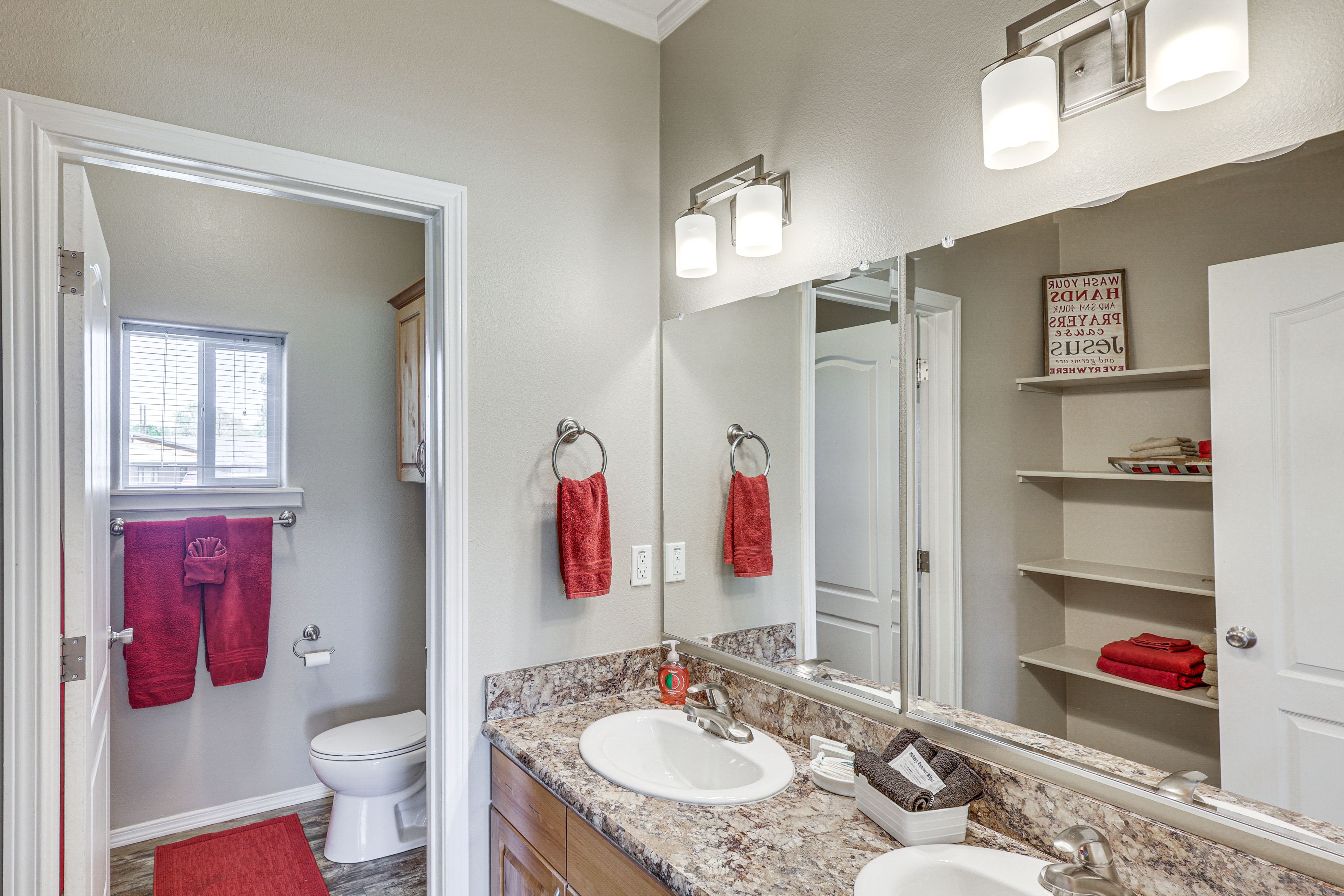 Full Bathroom | Shower/Tub Combo