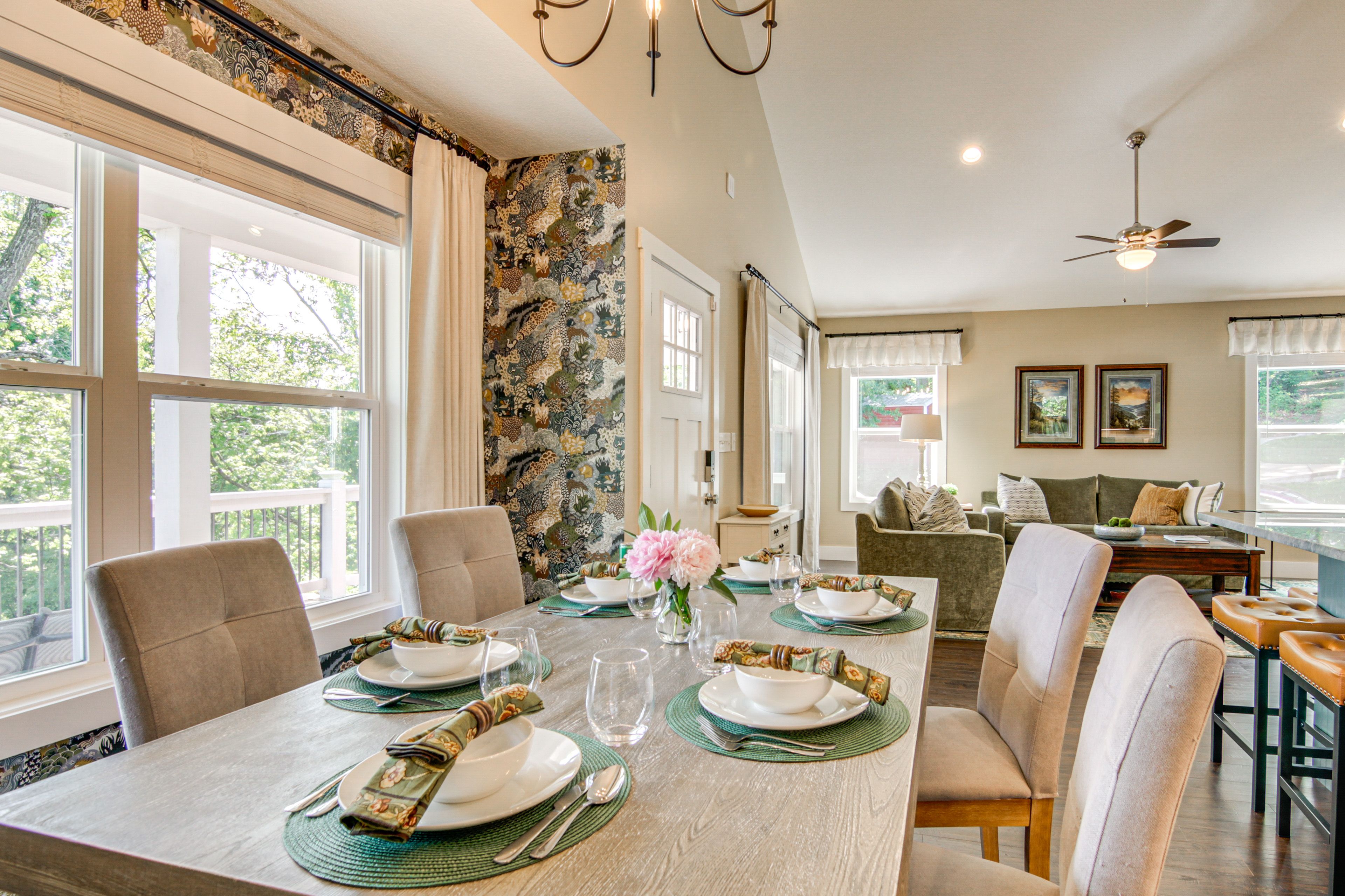 Dining Area | Dishware & Flatware Provided