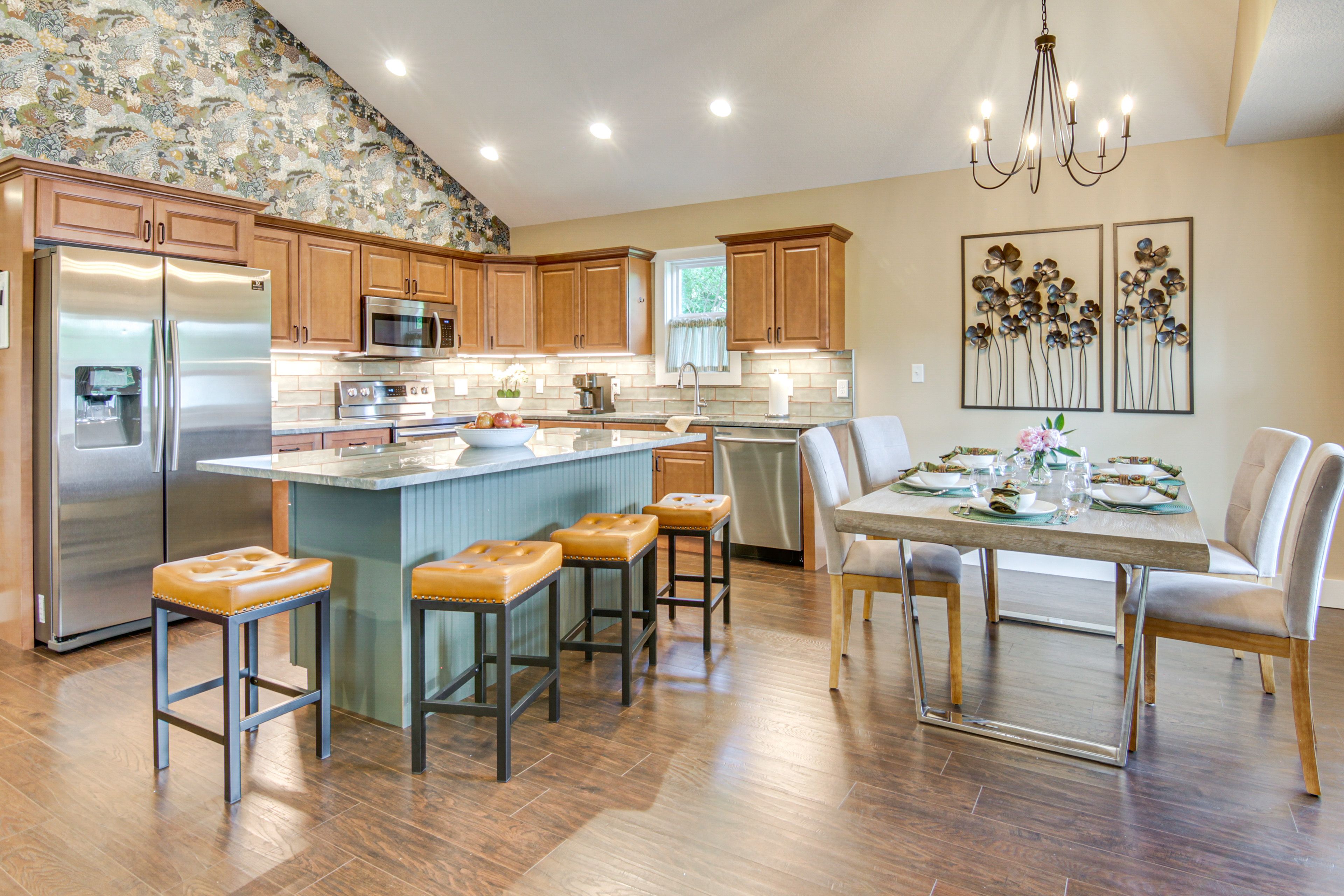 Kitchen | Dual Drip/Keurig Coffee Maker | Dishwasher