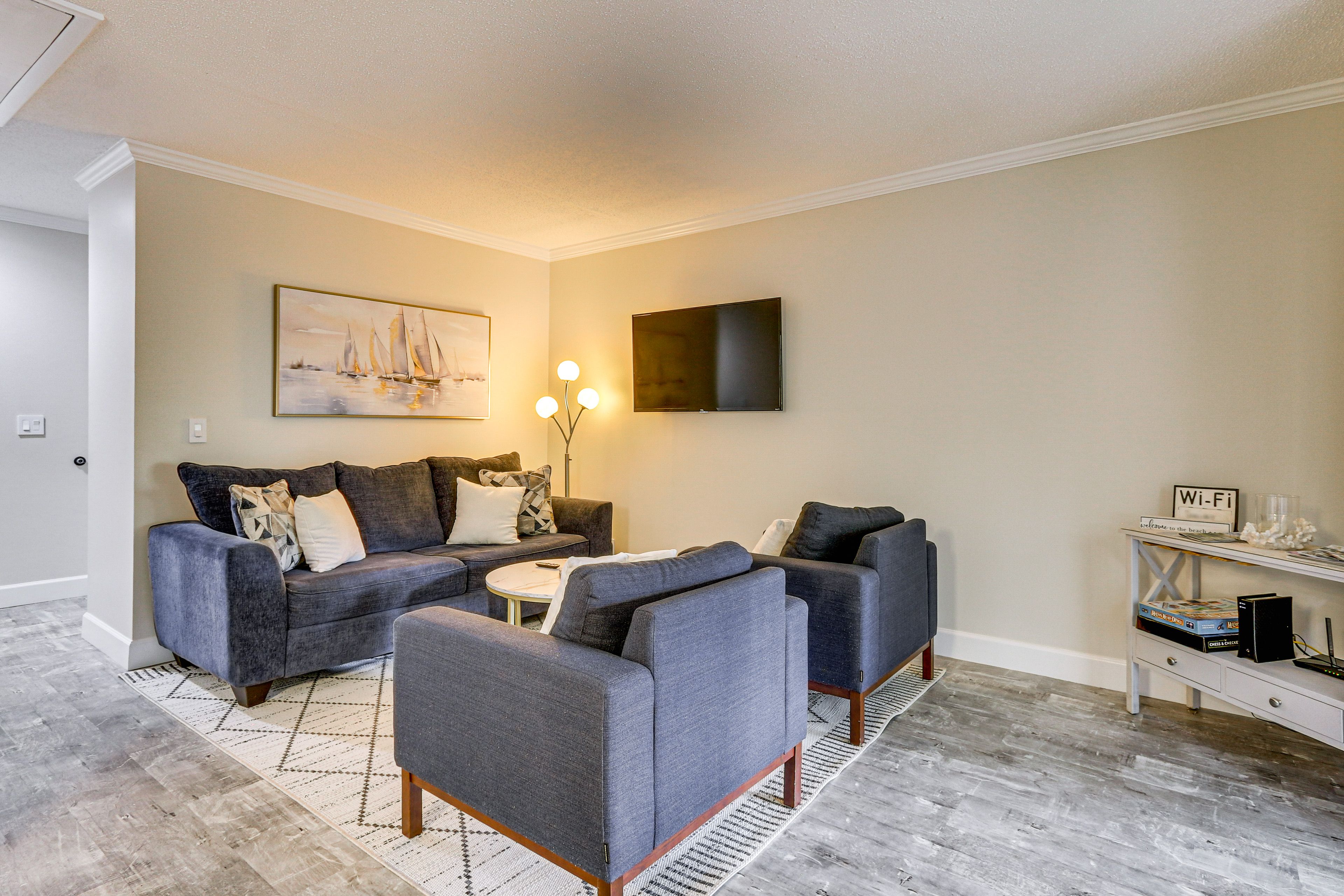 Living Room | Queen Sleeper Sofa | Free WiFi | Central Heat & A/C
