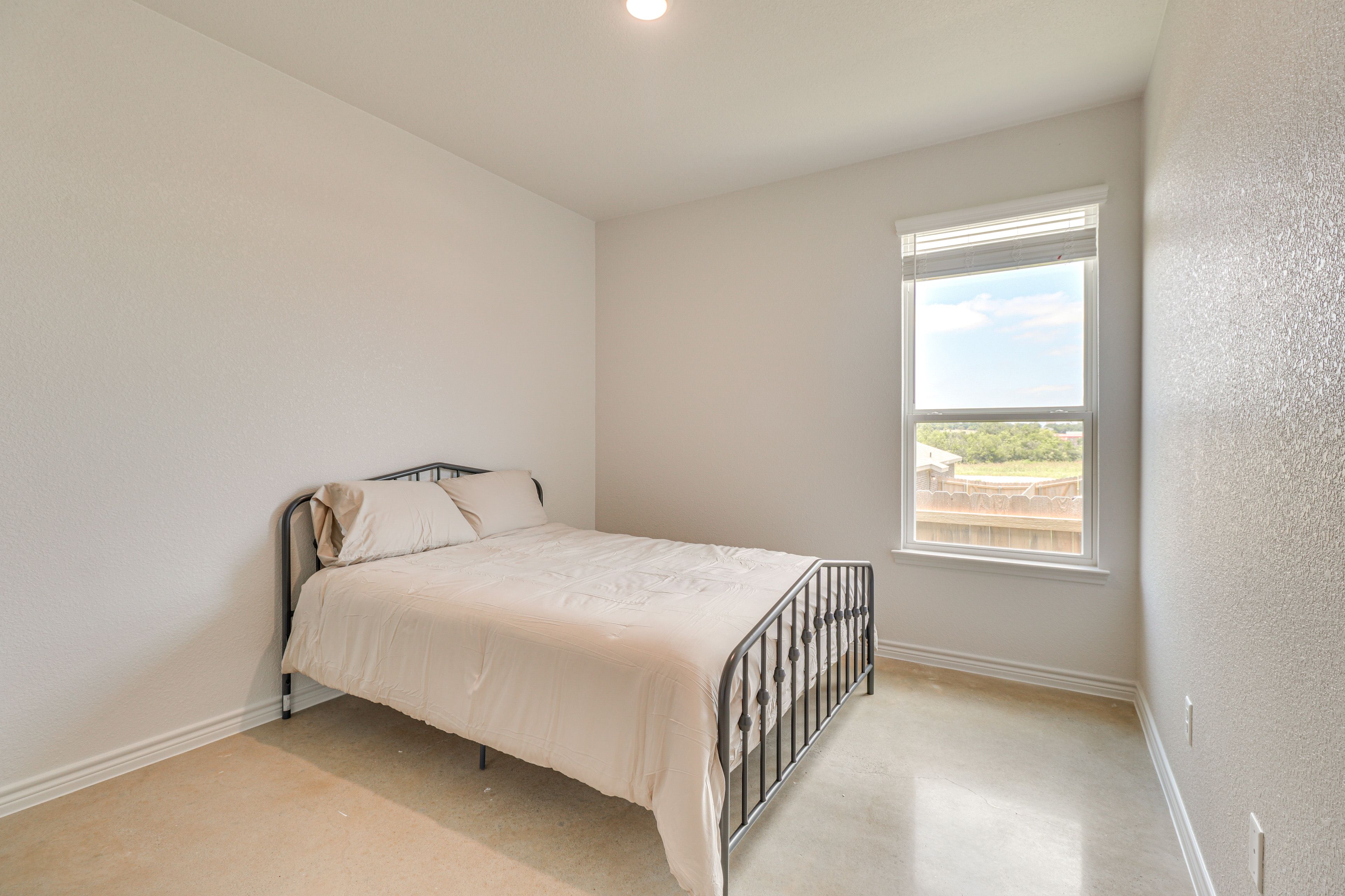 Bedroom 2 | Queen Bed