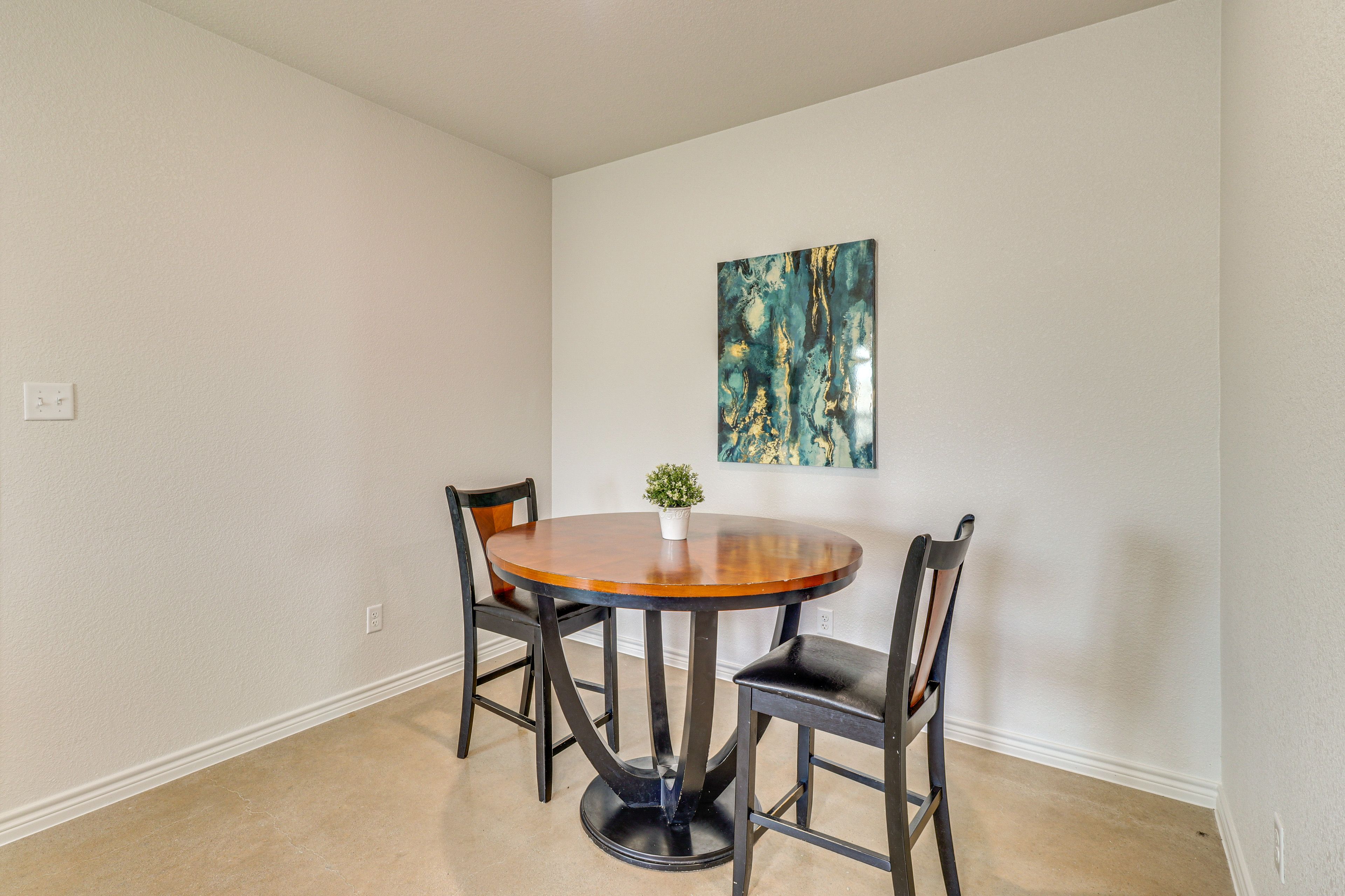 Dining Area | Dishware & Flatware