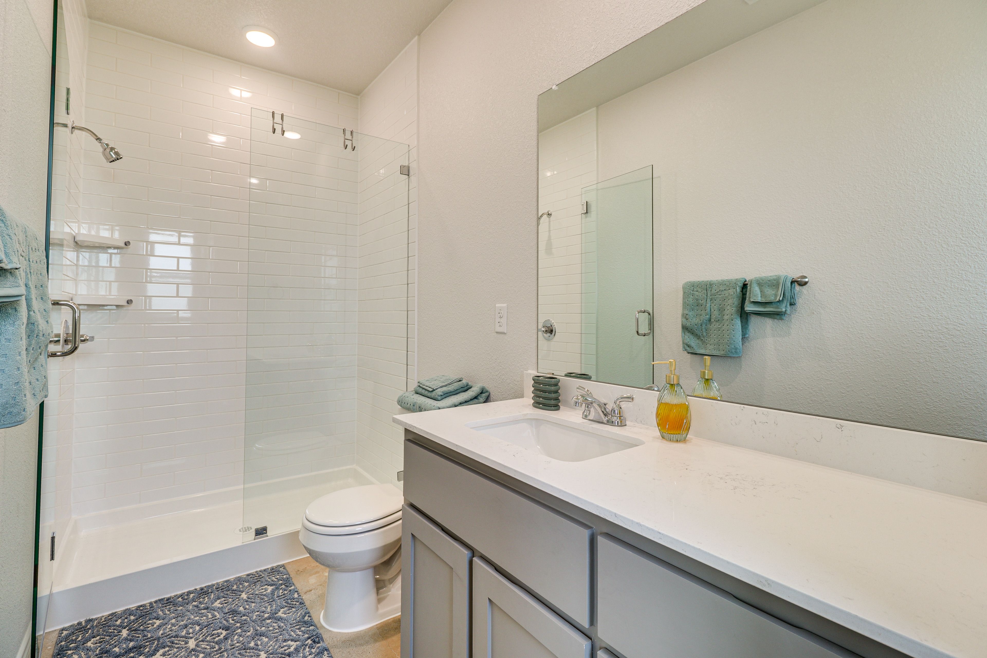 Full Bathroom | Linens & Towels | Complimentary Toiletries | Hair Dryer