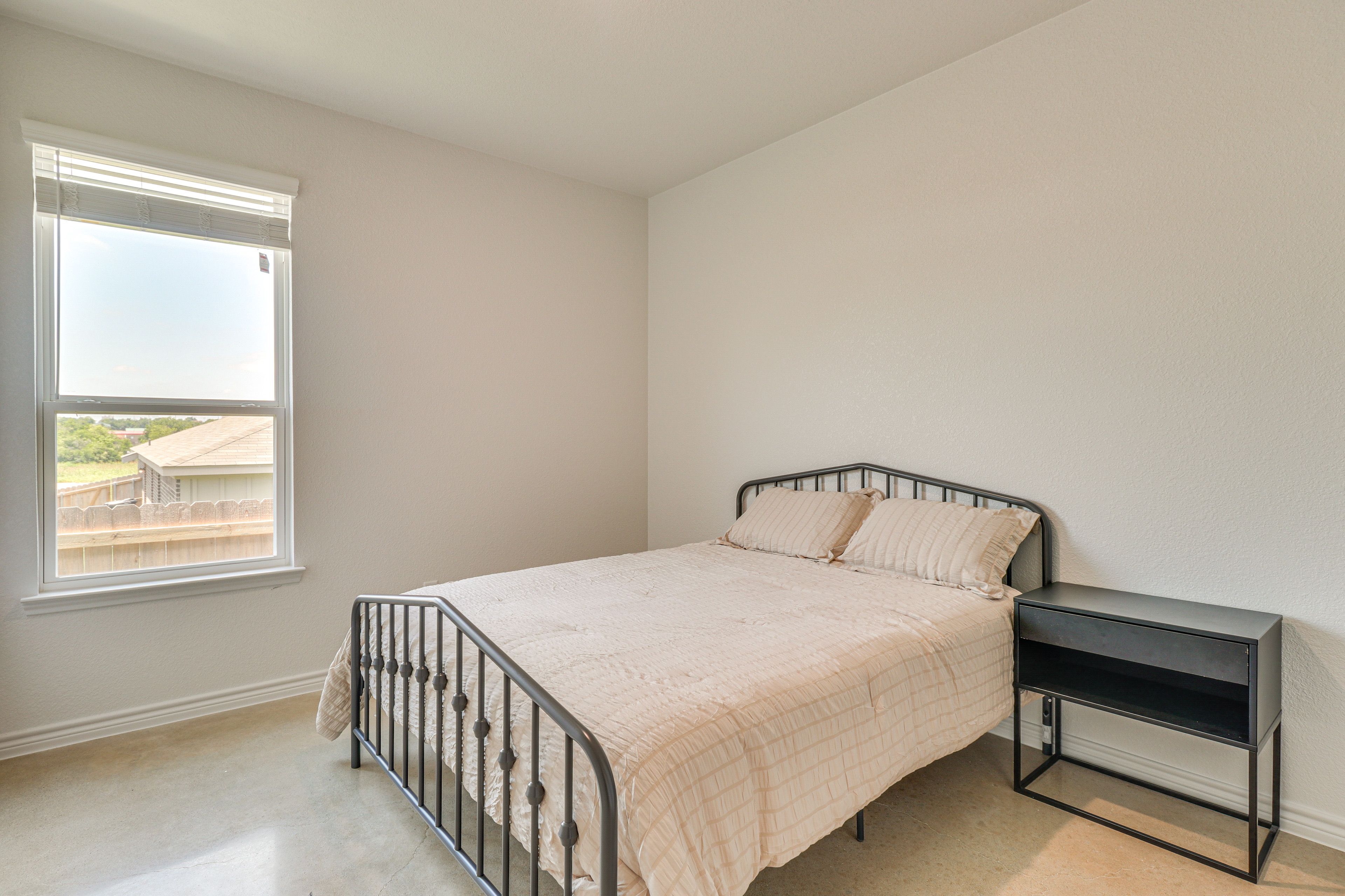 Bedroom 3 | Queen Bed