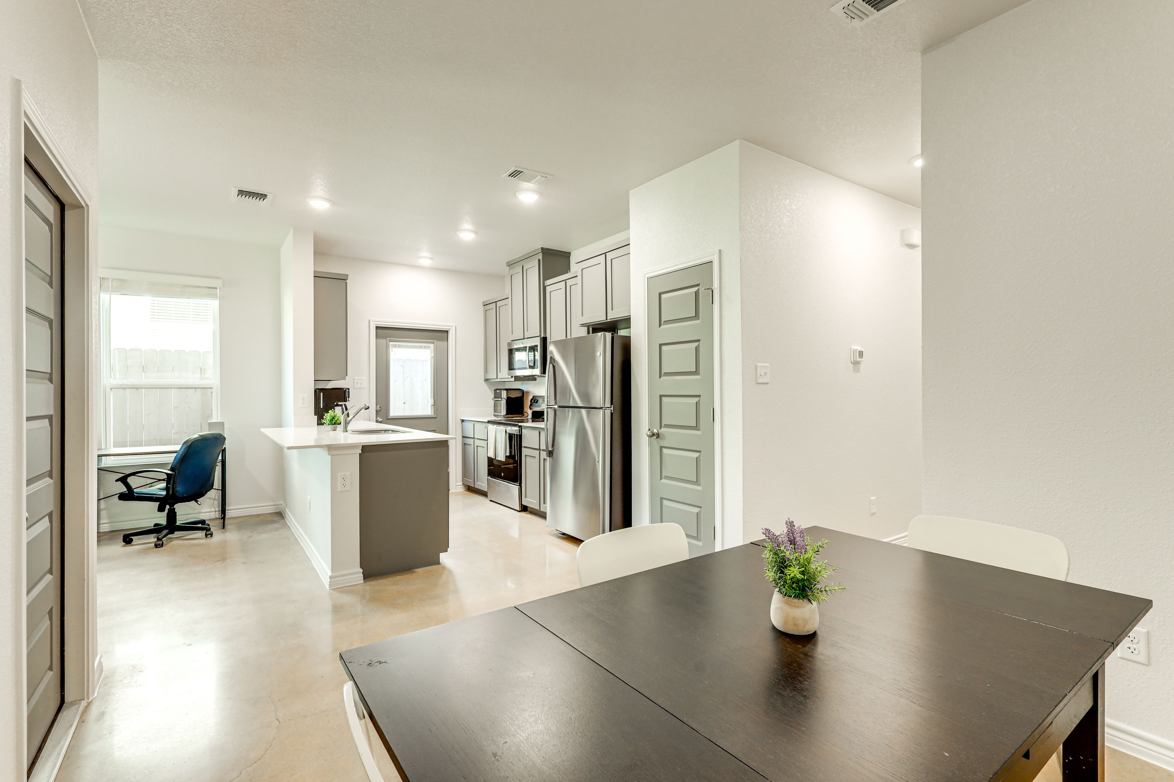 Dining Area | Central A/C & Heating | Open Floor Plan