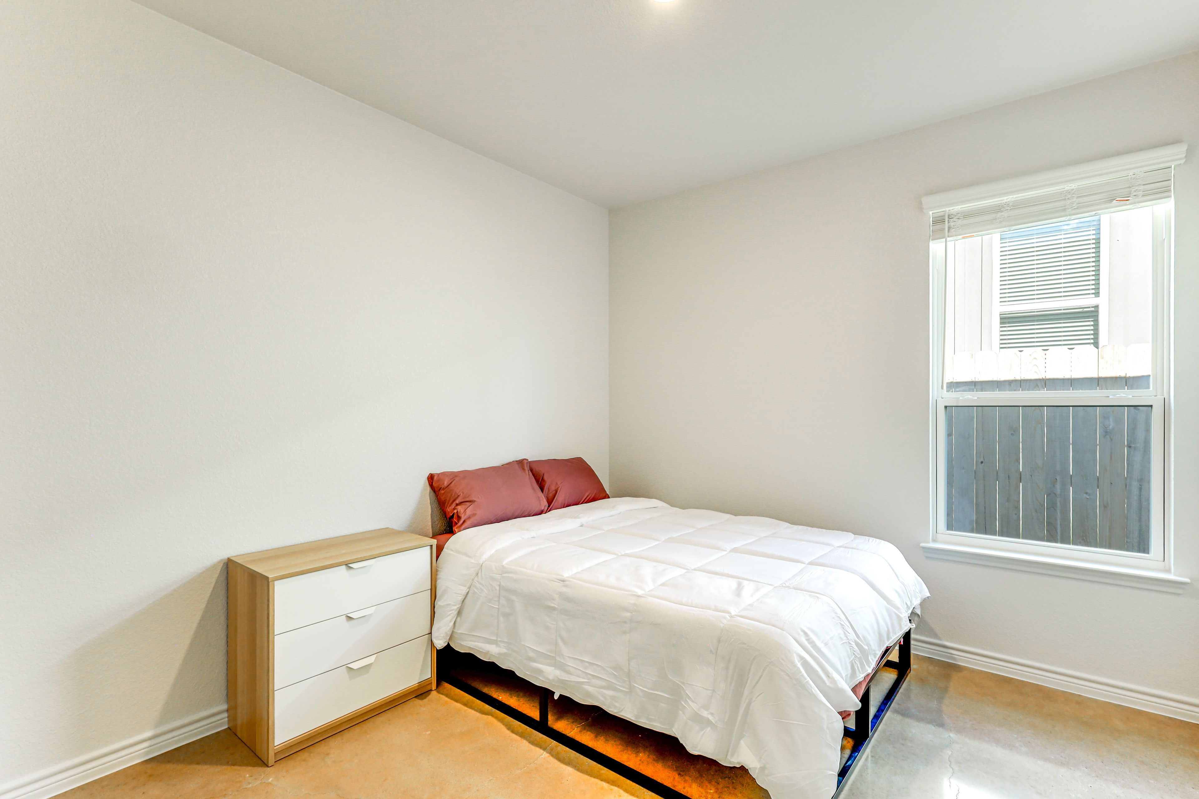 Bedroom 2 | Queen Bed