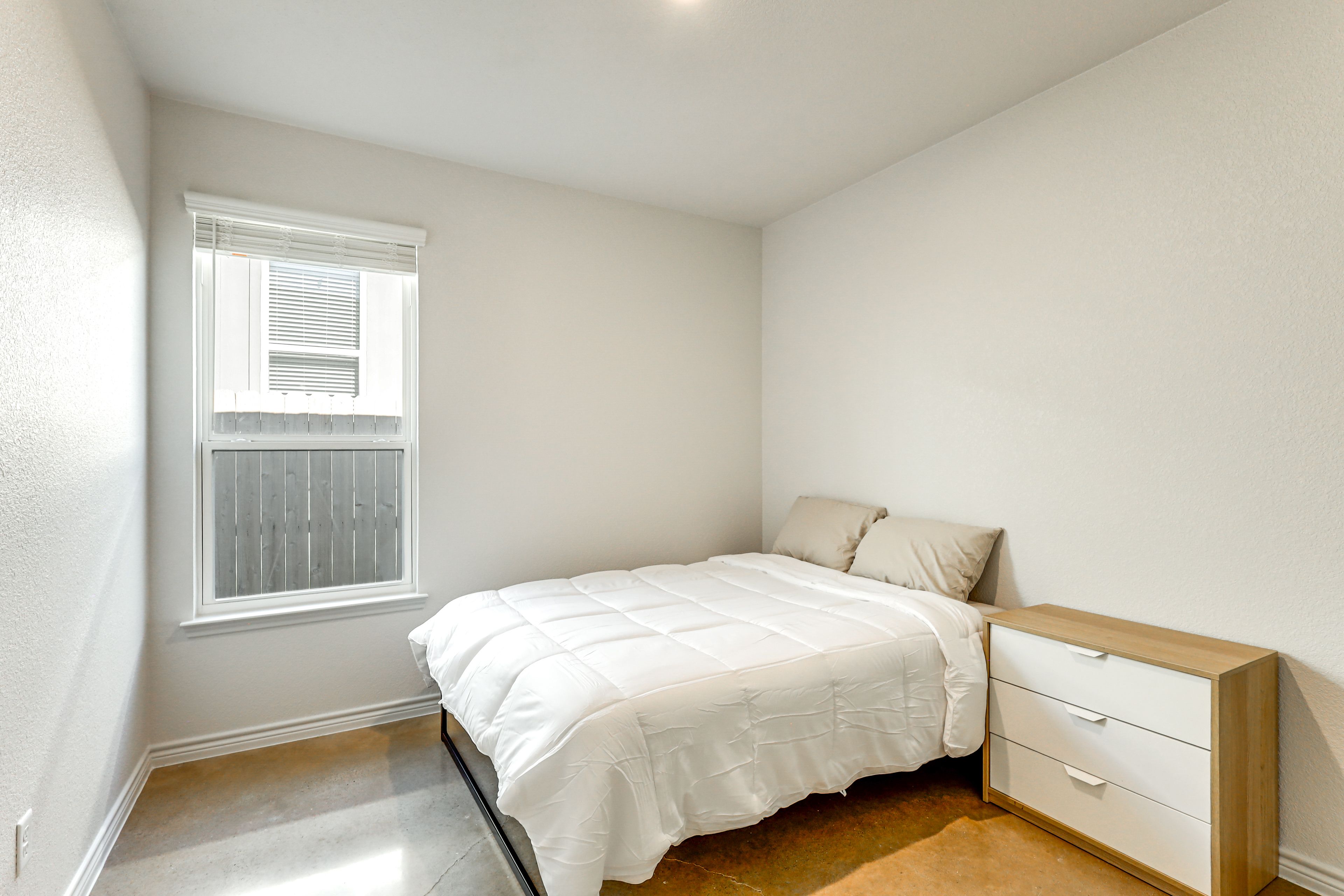 Bedroom 3 | Queen Bed