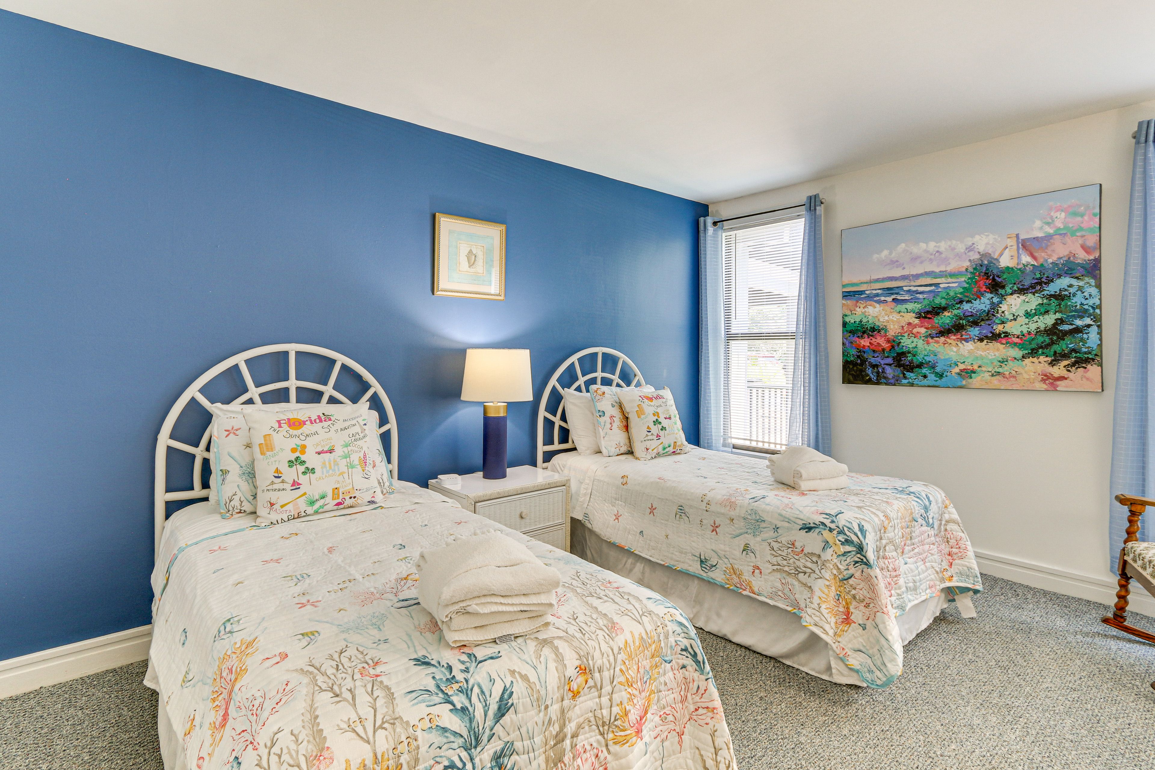 Bedroom 2 | 2 Twin Beds | Smart TV