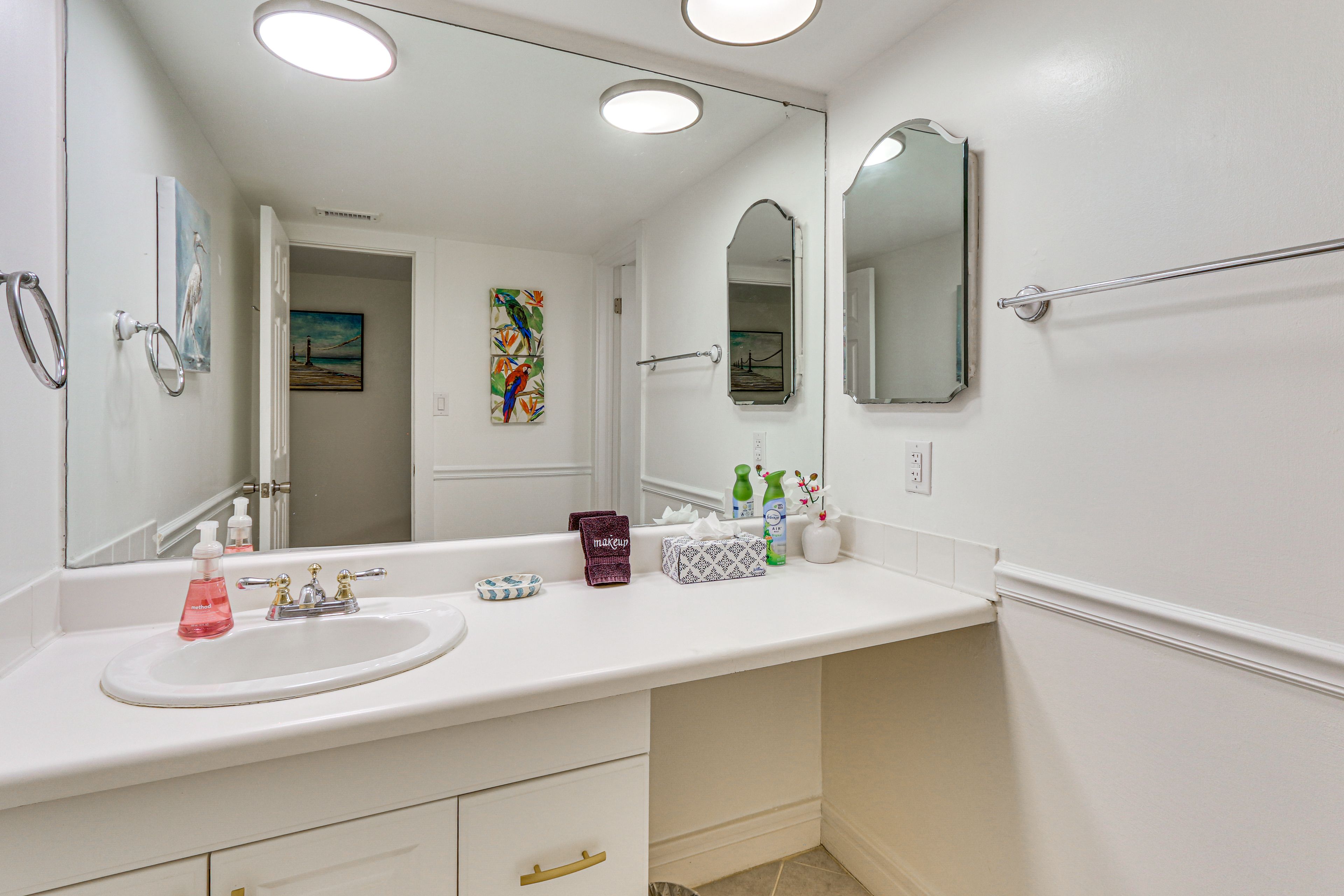 Full Bathroom | Complimentary Toiletries