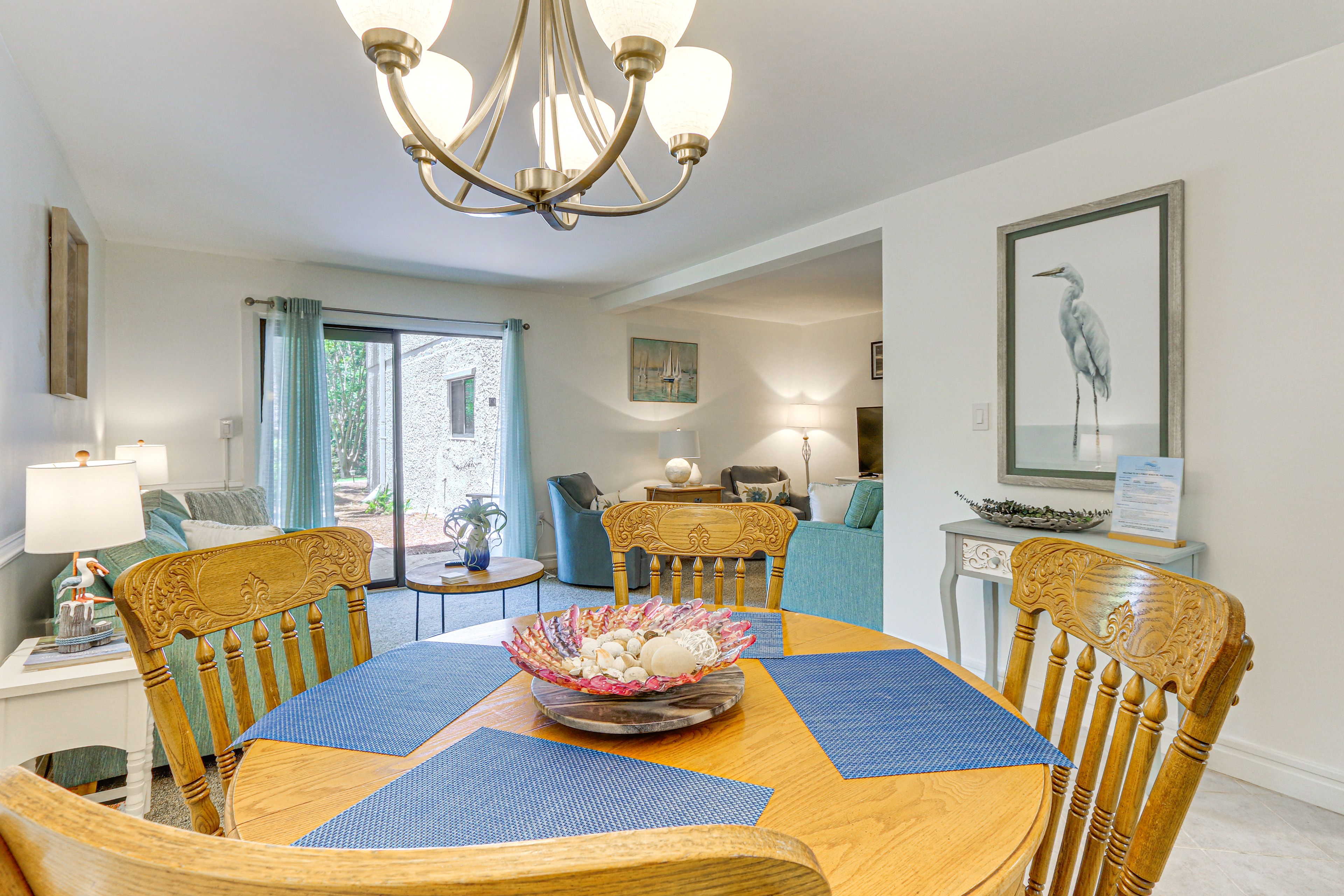 Dining Area | Dishware/Flatware