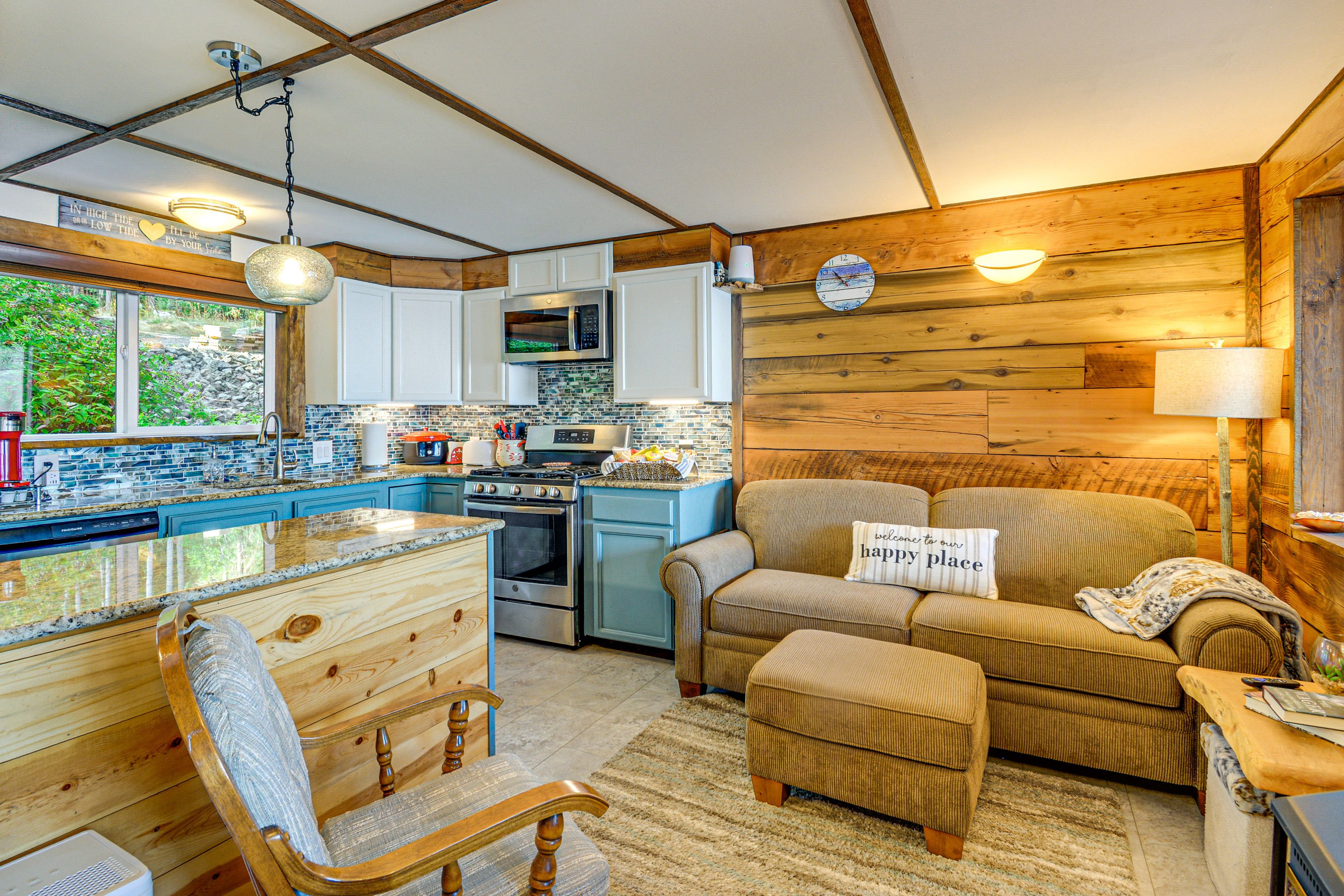 Living Area | Kitchen