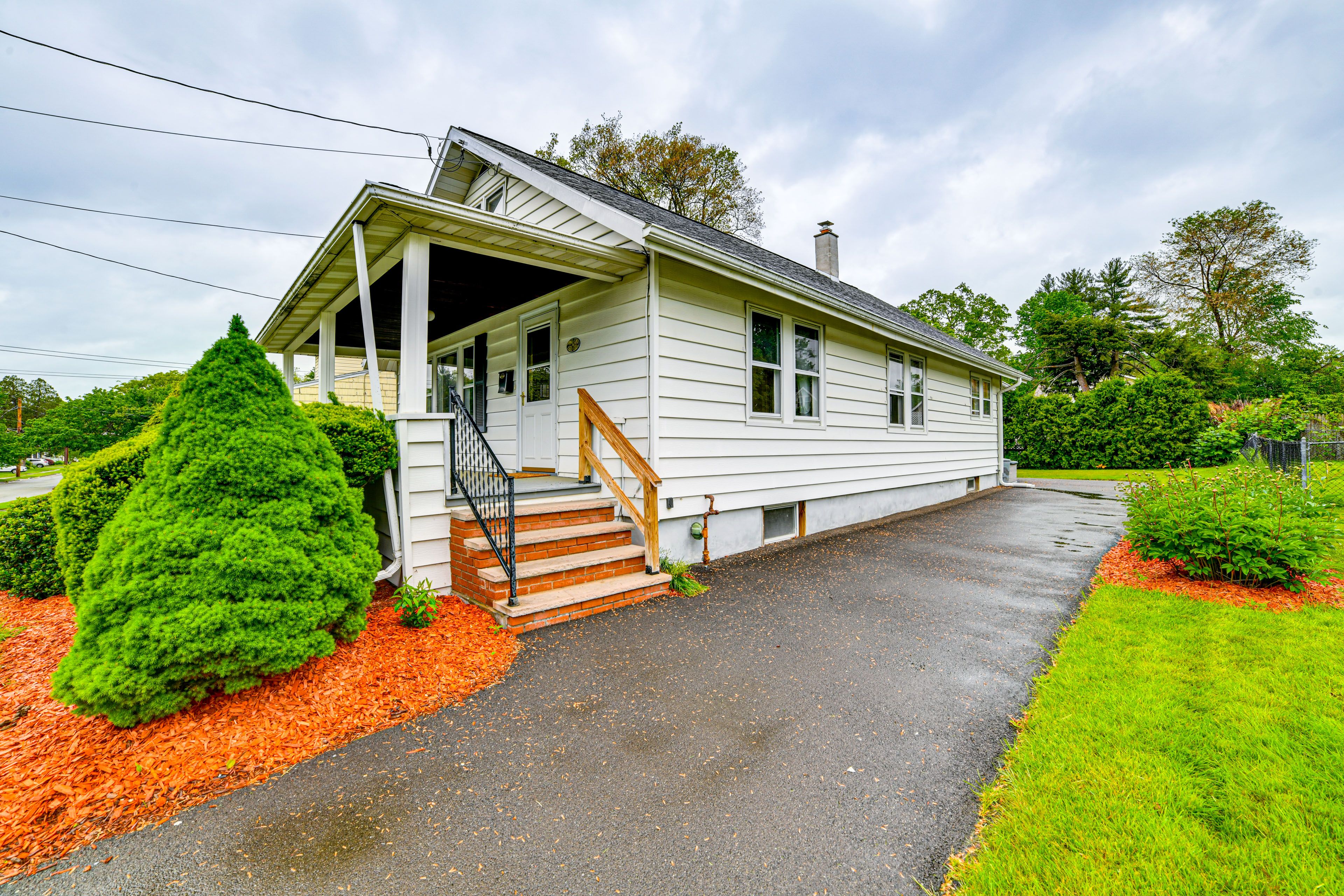 Home Exterior | Parking | Driveway (2 Vehicles) | Free Street (1 Vehicle)