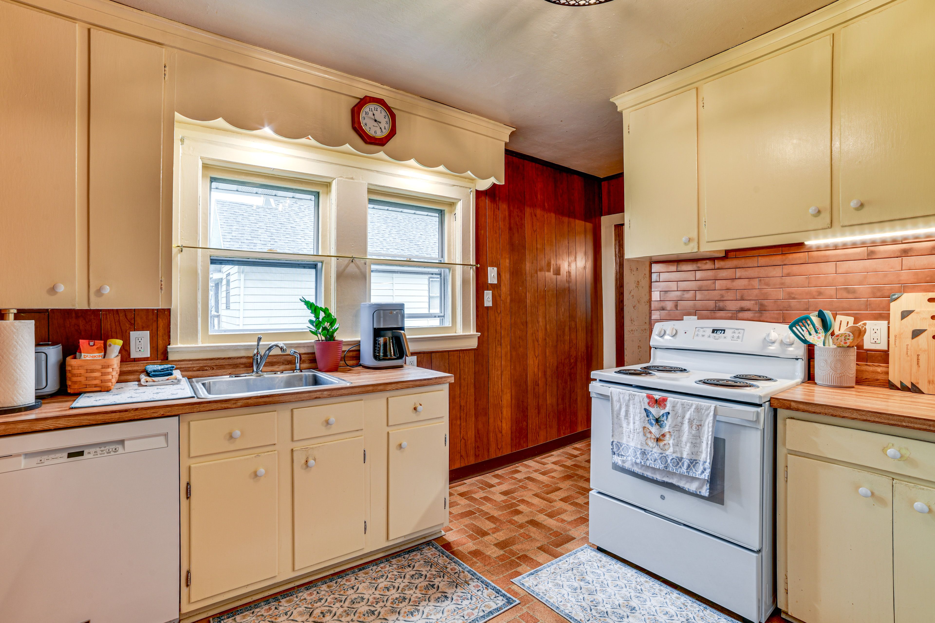 Kitchen | Central A/C & Heat | Drip Coffee Maker