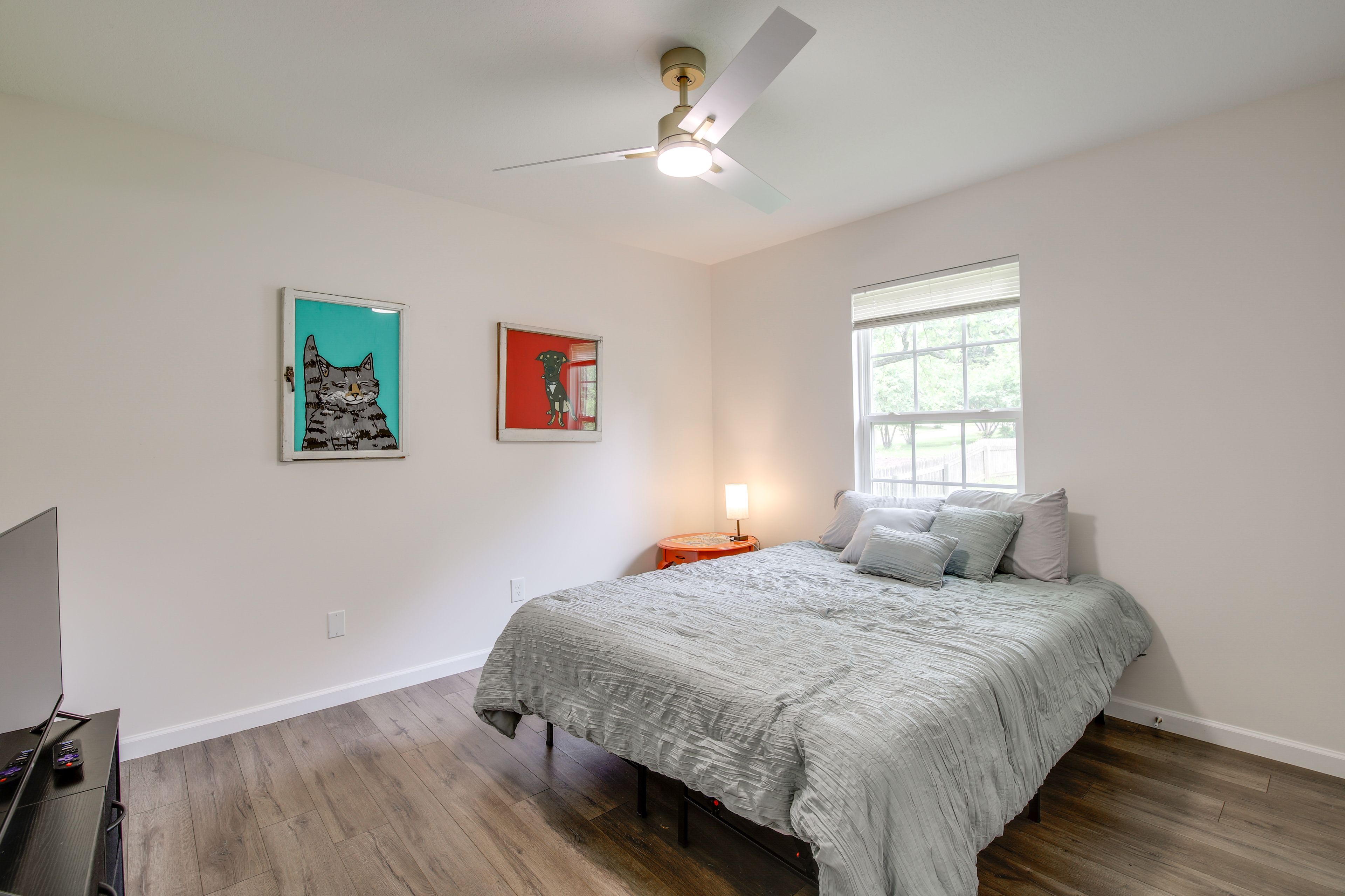 Bedroom 2 | Queen Bed | Smart TV