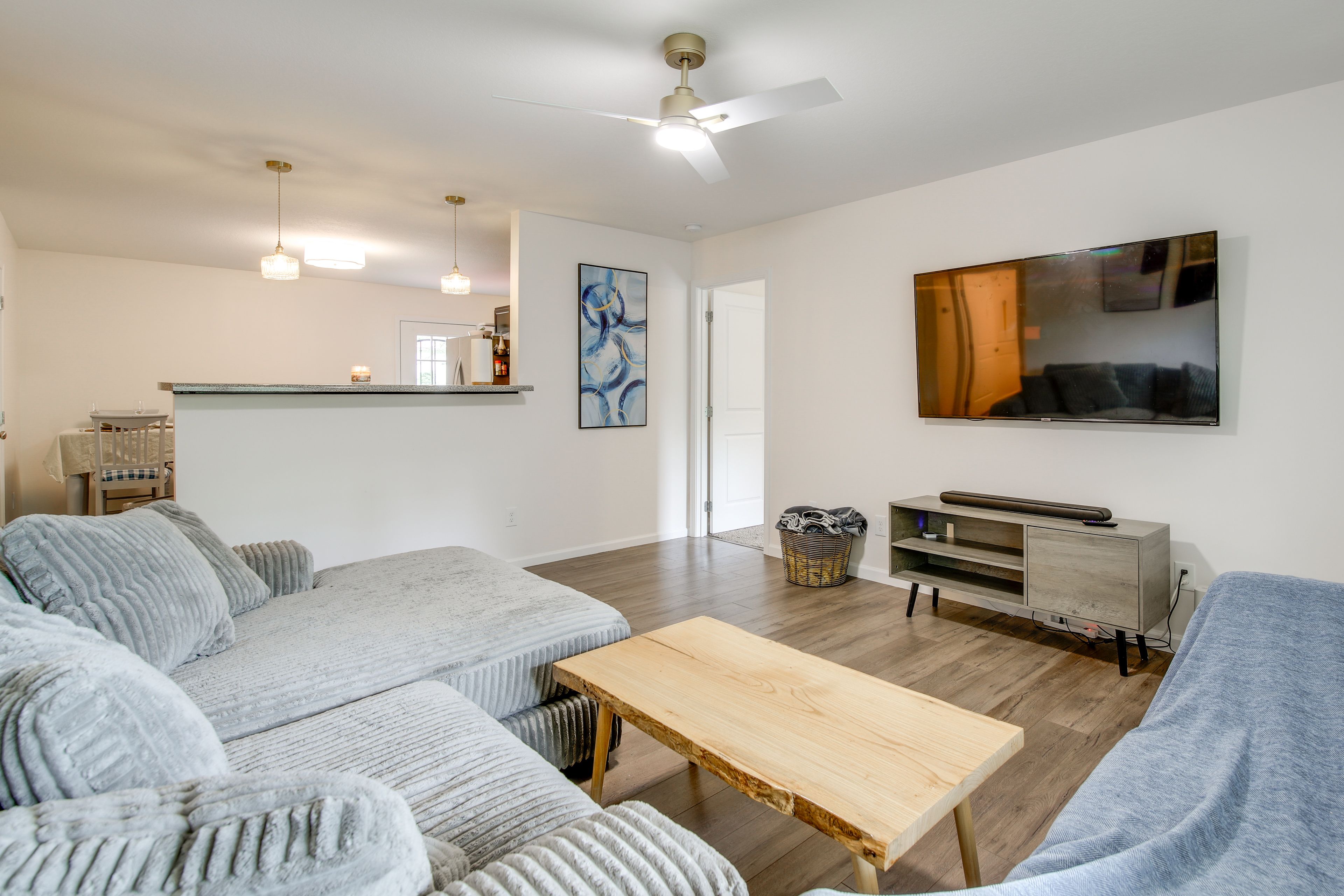 Living Room | Smart TV | Central A/C & Heating