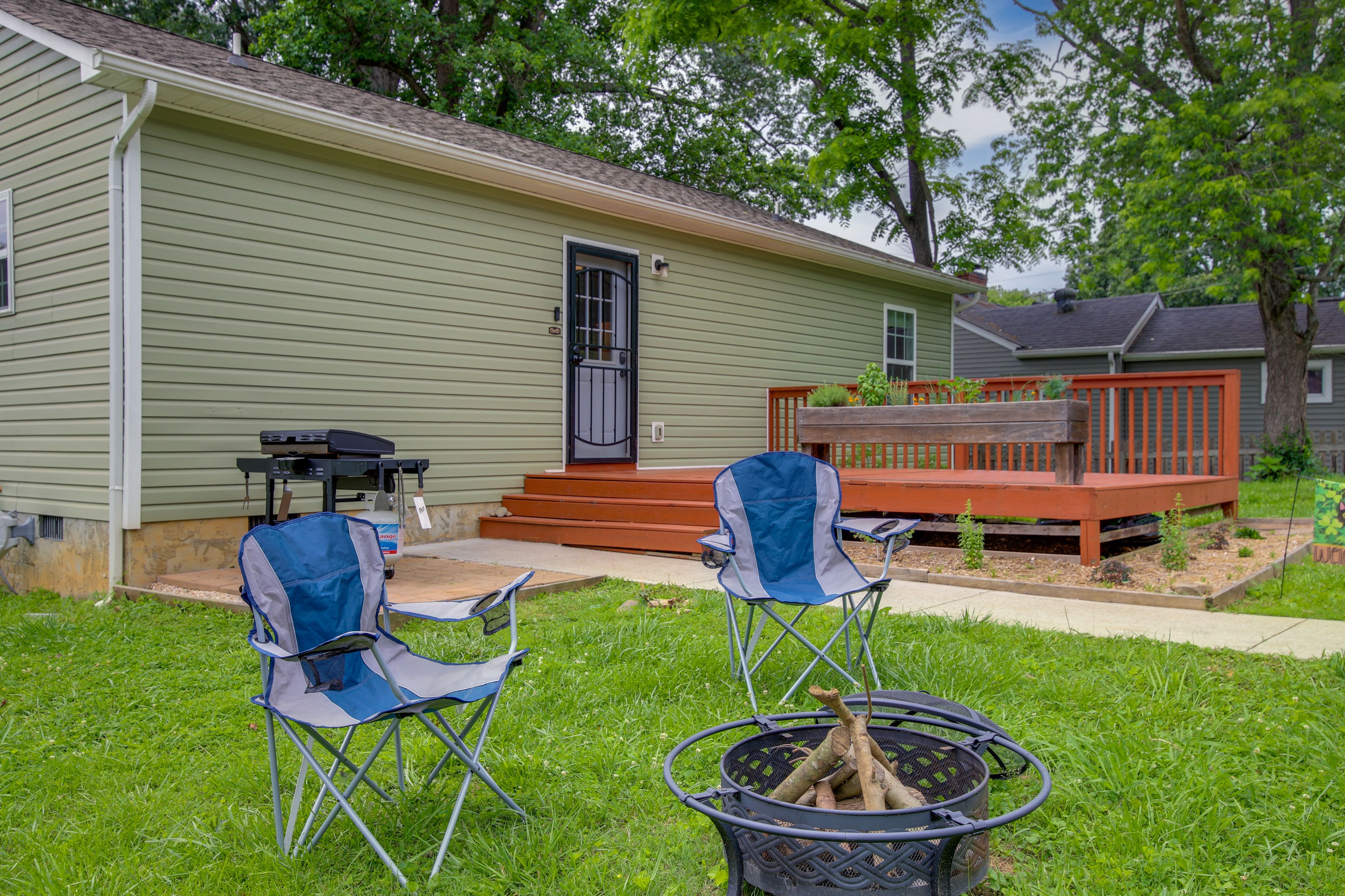 Knoxville Vacation Rental | 2BR | 2BA | 3 Steps to Enter | 1,200 Sq Ft