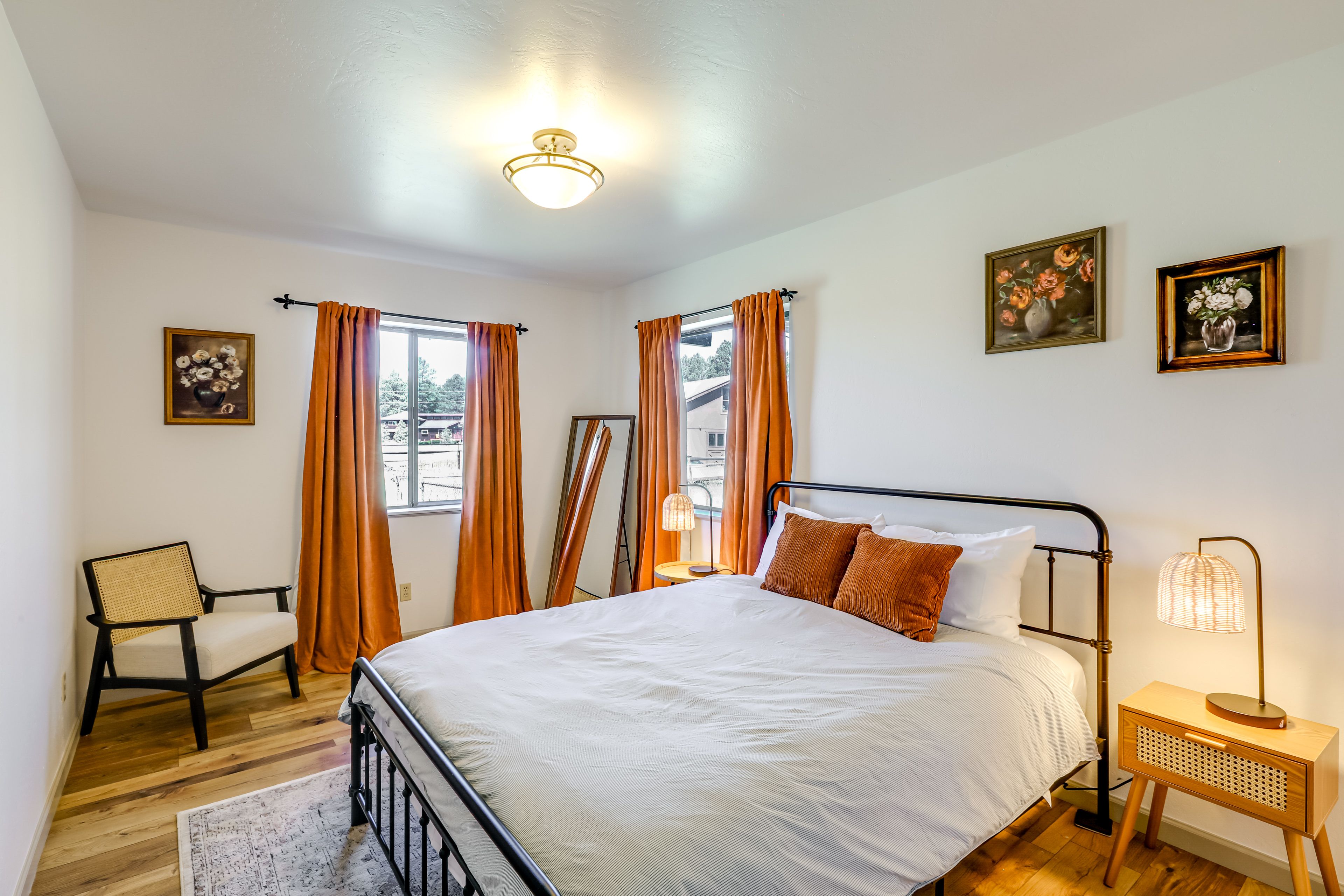 Bedroom 2 | Queen Bed | 1st Floor