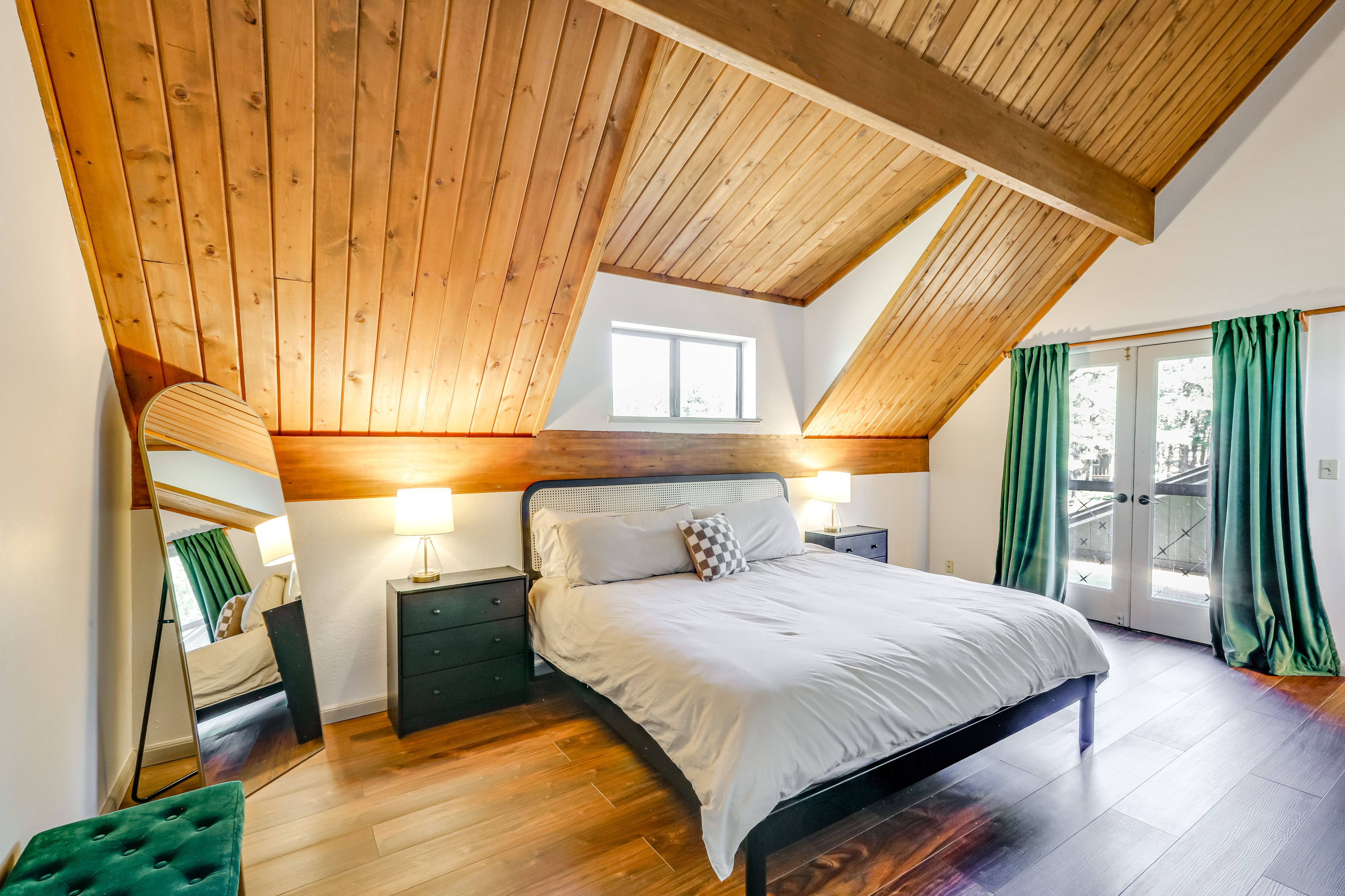 Bedroom 1 | King Bed | 2nd Floor | Linens Provided