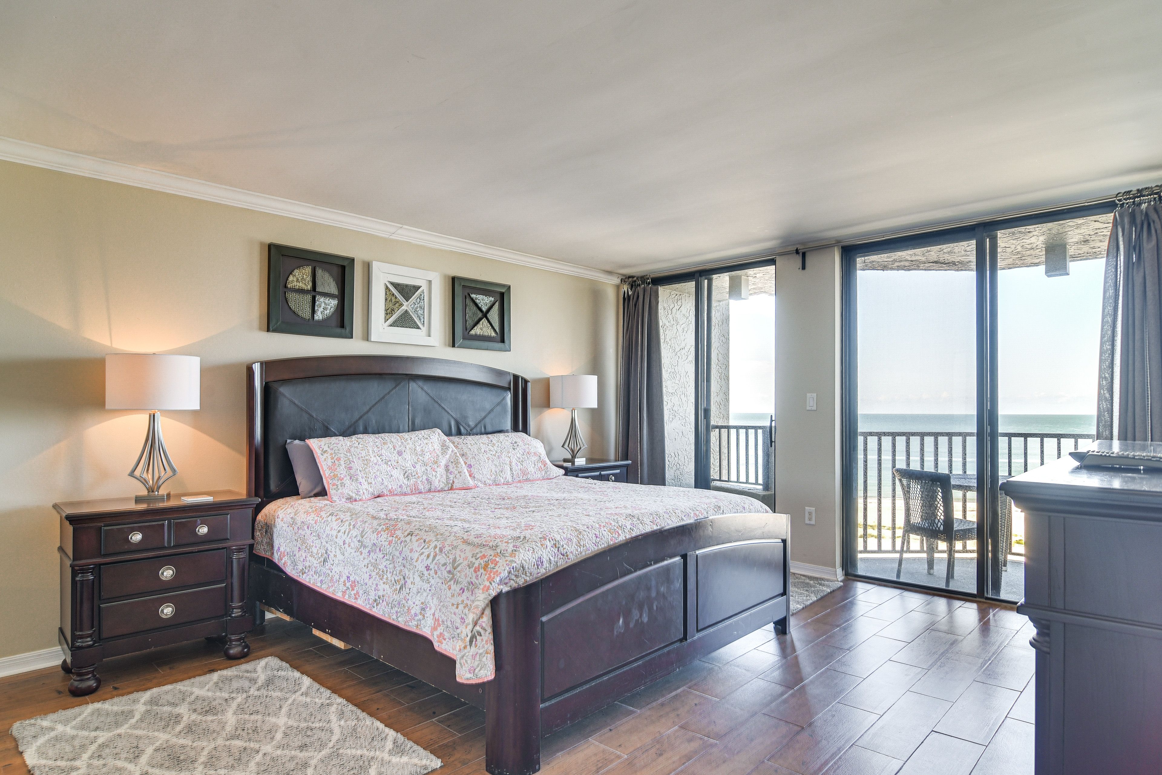 Bedroom 1 | King Bed | En-Suite Bathroom