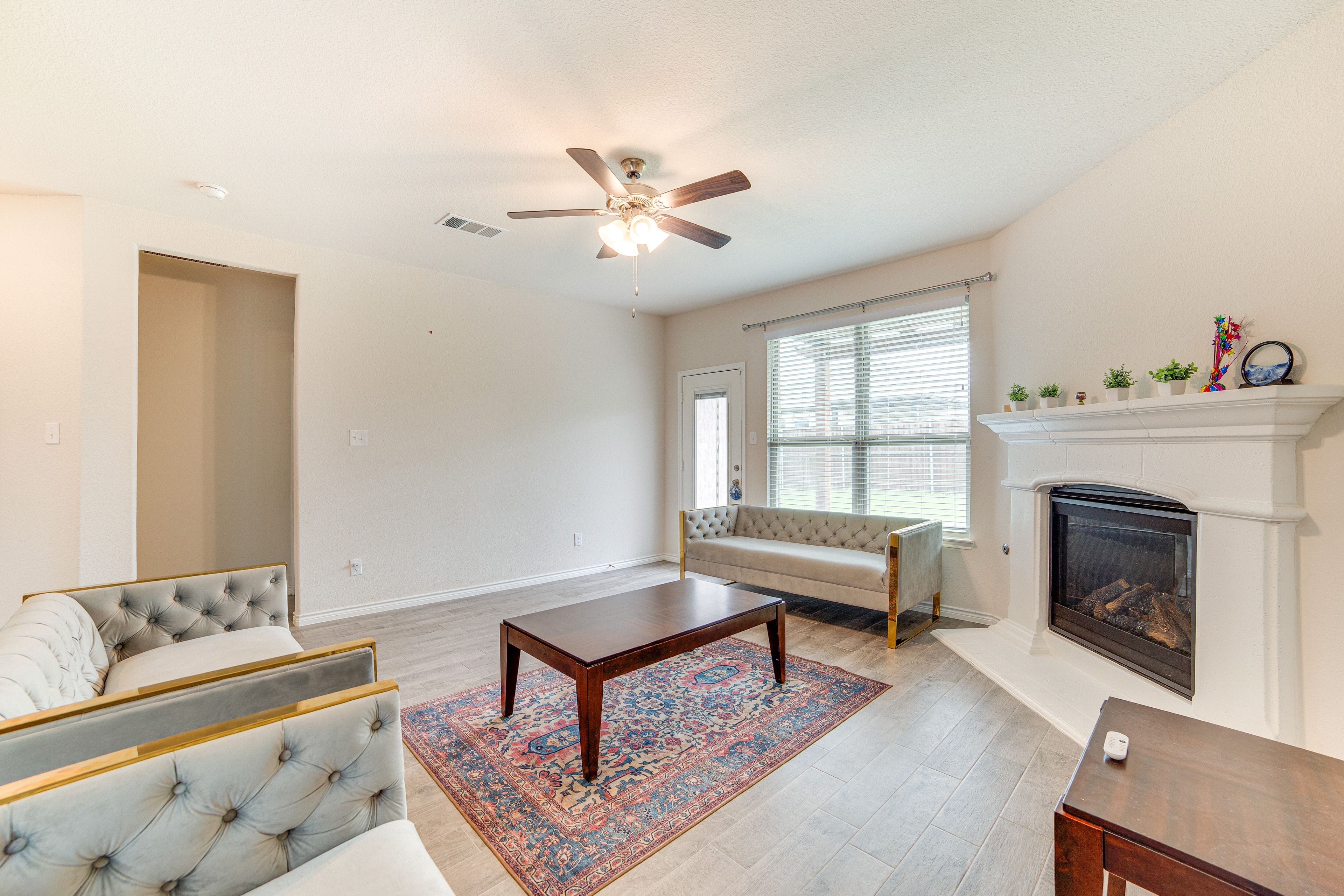 Living Room | Free WiFi | Central Heating & A/C | 1st Floor